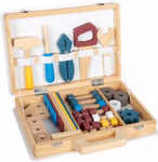 12556-01-werkzeugkoffer-bausatz-workshop-small-foot-sortiert-inhalt-blau-rot-weiss-gelb-offen.jpg