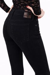 Skinzee-Low-0671L--4-.jpg Skinzee-Low-0671L--4-.jpg