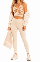 UFTK-TRUDY-Beige--3-.jpg UFTK-TRUDY-Beige--3-.jpg
