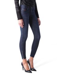 Skinzee-Low-0843F--2-.jpg Skinzee-Low-0843F--2-.jpg
