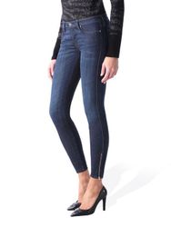 Skinzee-Low-0843F--3-.jpg Skinzee-Low-0843F--3-.jpg
