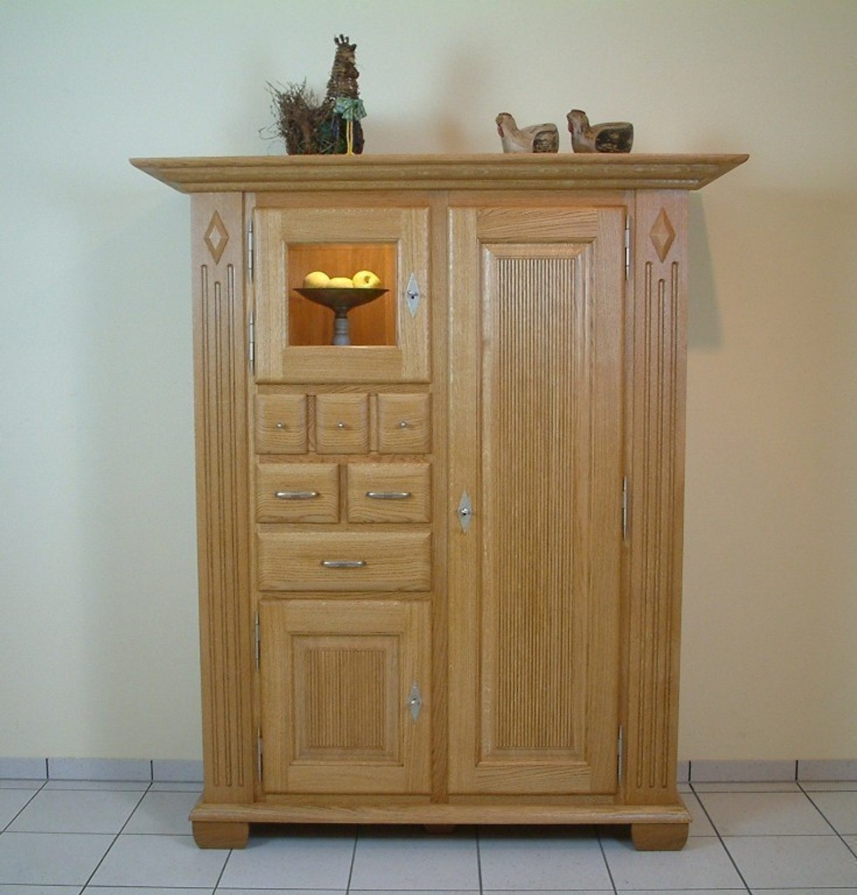 Perigo Wirtschaftsschrank / Vitrine / kleiner Schrank / Highboard in Eiche massiv / auch in Buche oder Kirschbaum möglich