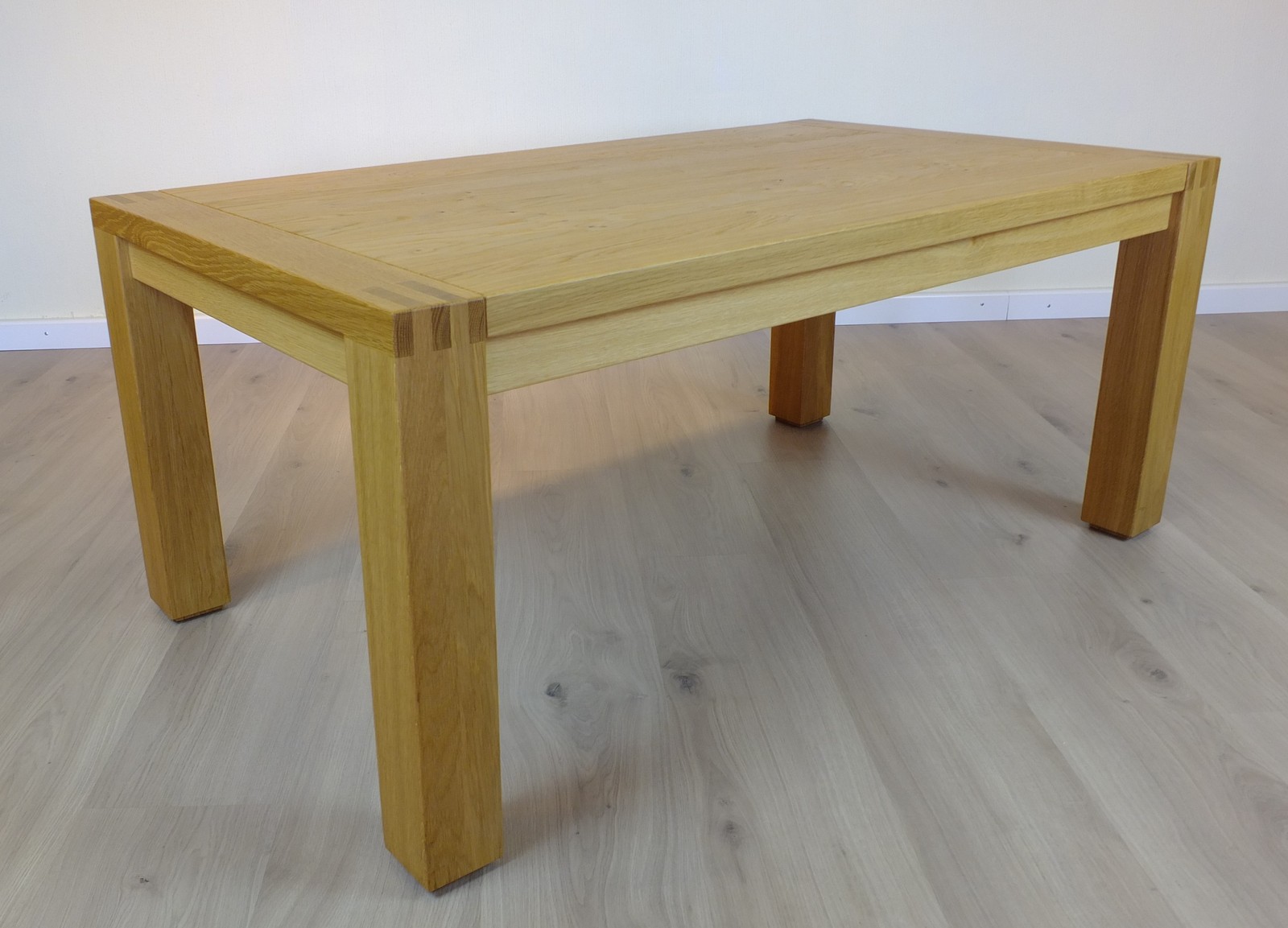 Couchtisch / Wohnzimmertisch Kantatus 130 X 70 - Höhe 52 cm, Holzplatte mit sichtbarer Zinkung, Eiche massiv