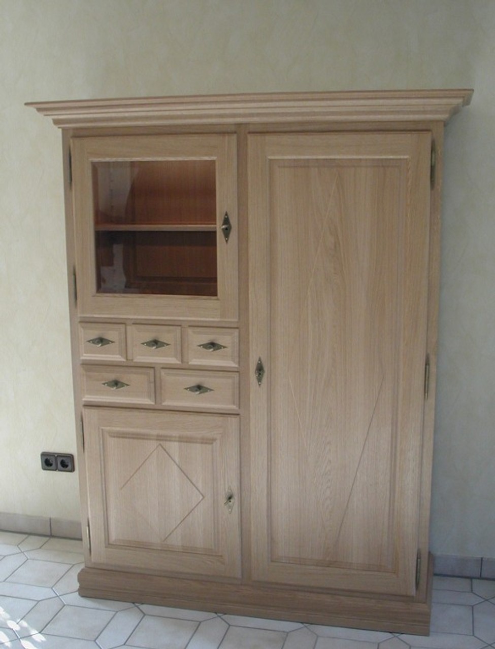 Norden Wirtschaftsschrank mit Vitrine - Breite 130 cm Höhe 165 cm - Eiche massiv, Landhausstil