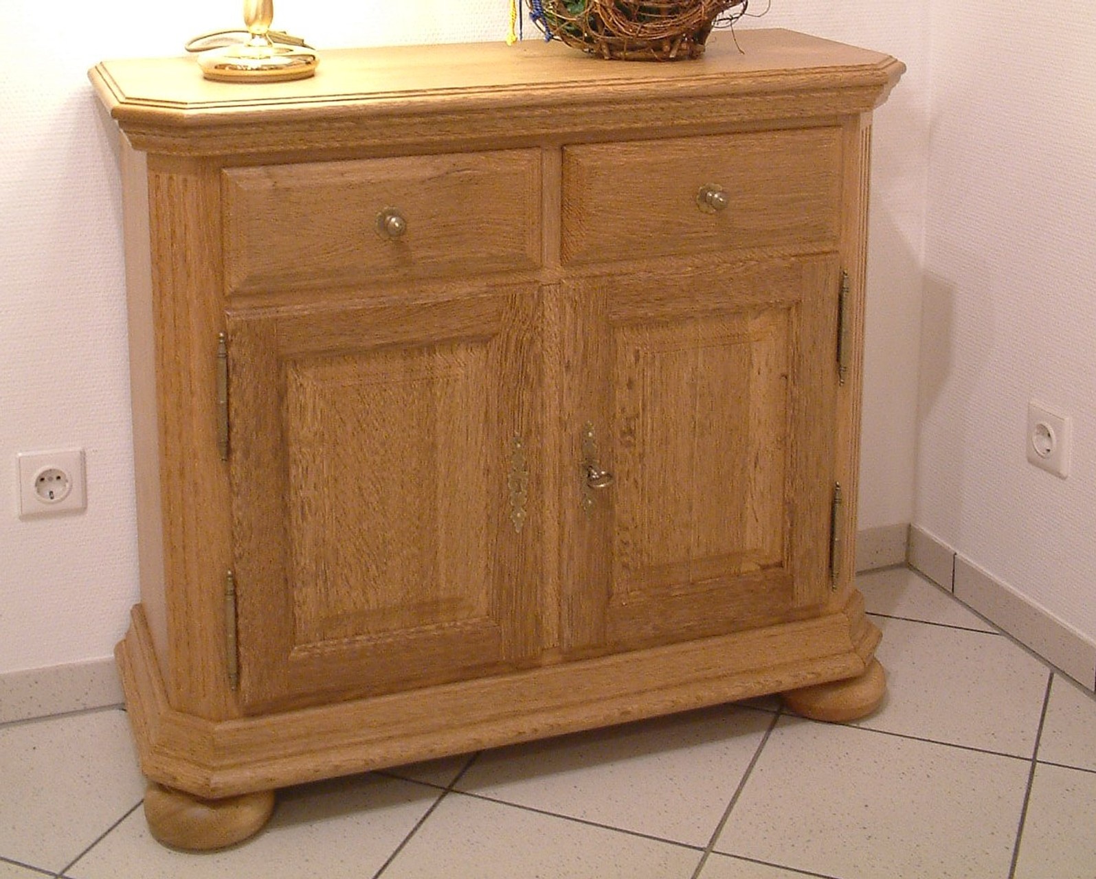 Legden Anrichte 2-türig / Sideboard / Kommode Breite 90 cm Höhe 80 cm gelaugt rustikal, Modell: Anrichte Legden 2-türig / Eiche vollmassiv