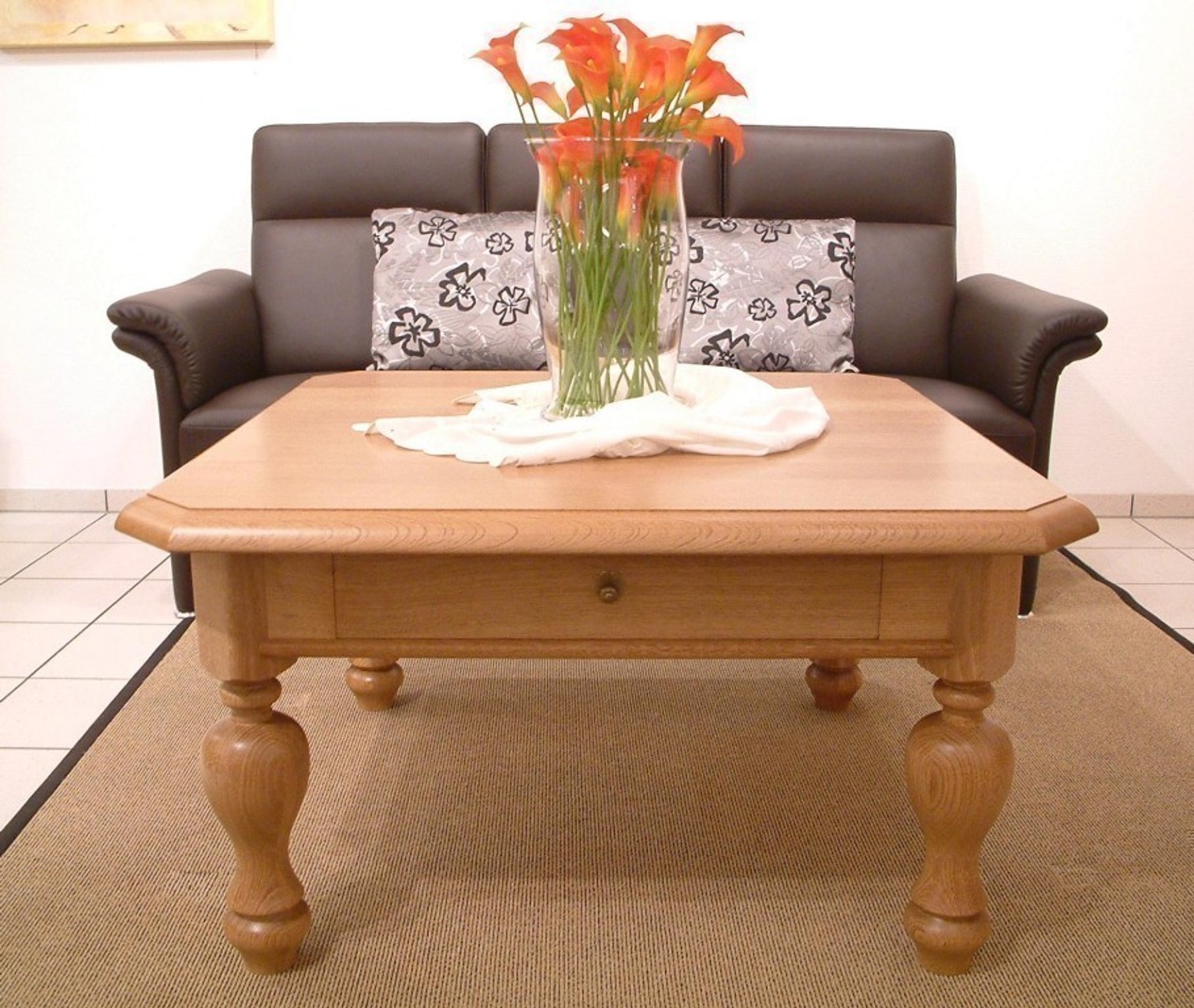 Couchtisch / Wohnzimmertisch / Sofatisch / Ecktisch Gerona 100 cm x 100 cm eckig, mit Holzplatte und gedrechselten Füßen, Eiche massiv , Farbton z.B. gelaugt, Eiche P43 rustikal gebeizt, Eiche hell, geölt etc