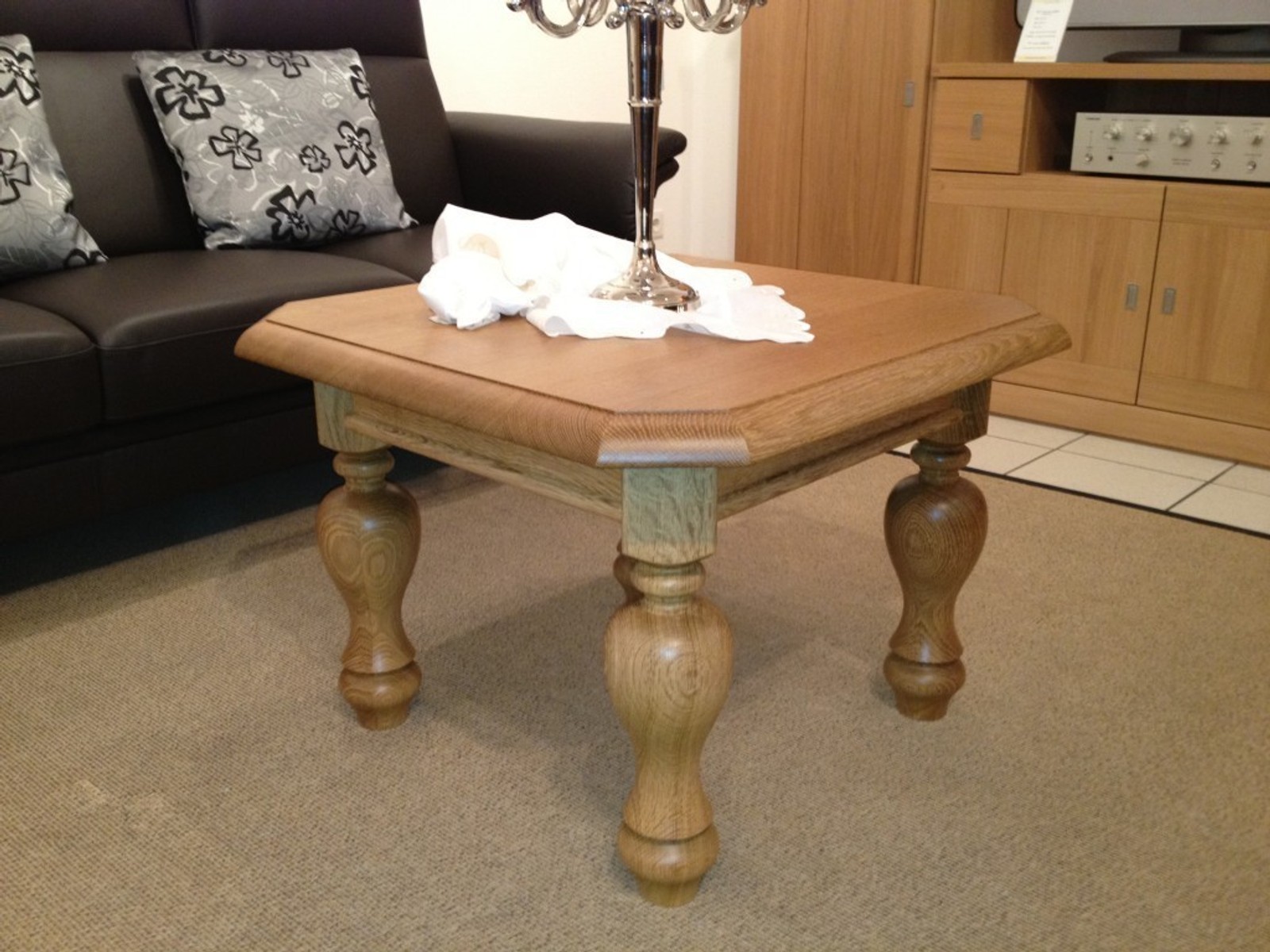 Couchtisch / Wohnzimmertisch / Sofatisch / Ecktisch / Eiche massiv / Beistelltisch Gerona 70 cm x 70 cm, mit Holzplatte und gedrechselten Füßen, Farbton z.B. Eiche gelaugt, P43 rustikal gebeizt, Eiche hell, Eiche geölt etc