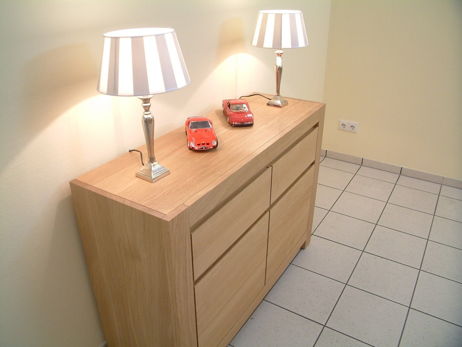 Schermbeck Anrichte / Sideboard Eiche massiv 2-türig Breite 115 cm Höhe 80 cm Schubladen oben / modern, grifflos - auch in Asteiche Buche oder Kirschbaum möglich