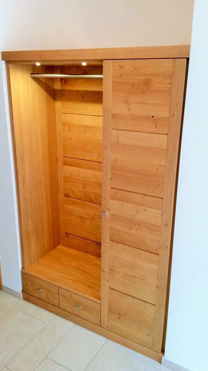 moderne Einbau-Garderobe in Eiche, Buche oder Kirschbaum, Modell Moderna