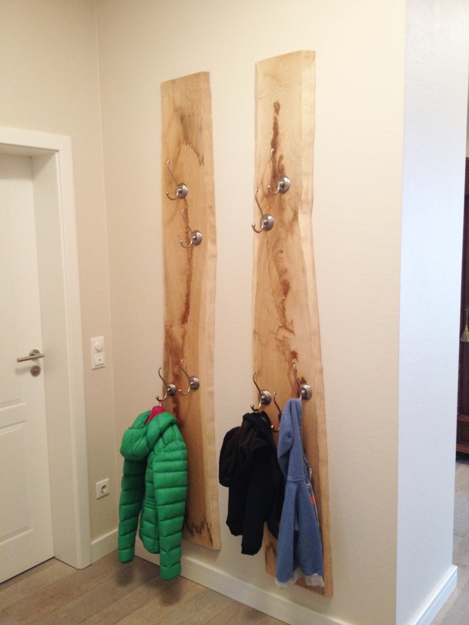 Natura Garderobenbrett / Garderobe / Hängegarderobe Eiche massiv / - die außergewöhnlich natürliche Garderobe in Eiche vollmassiv für jeden Flur