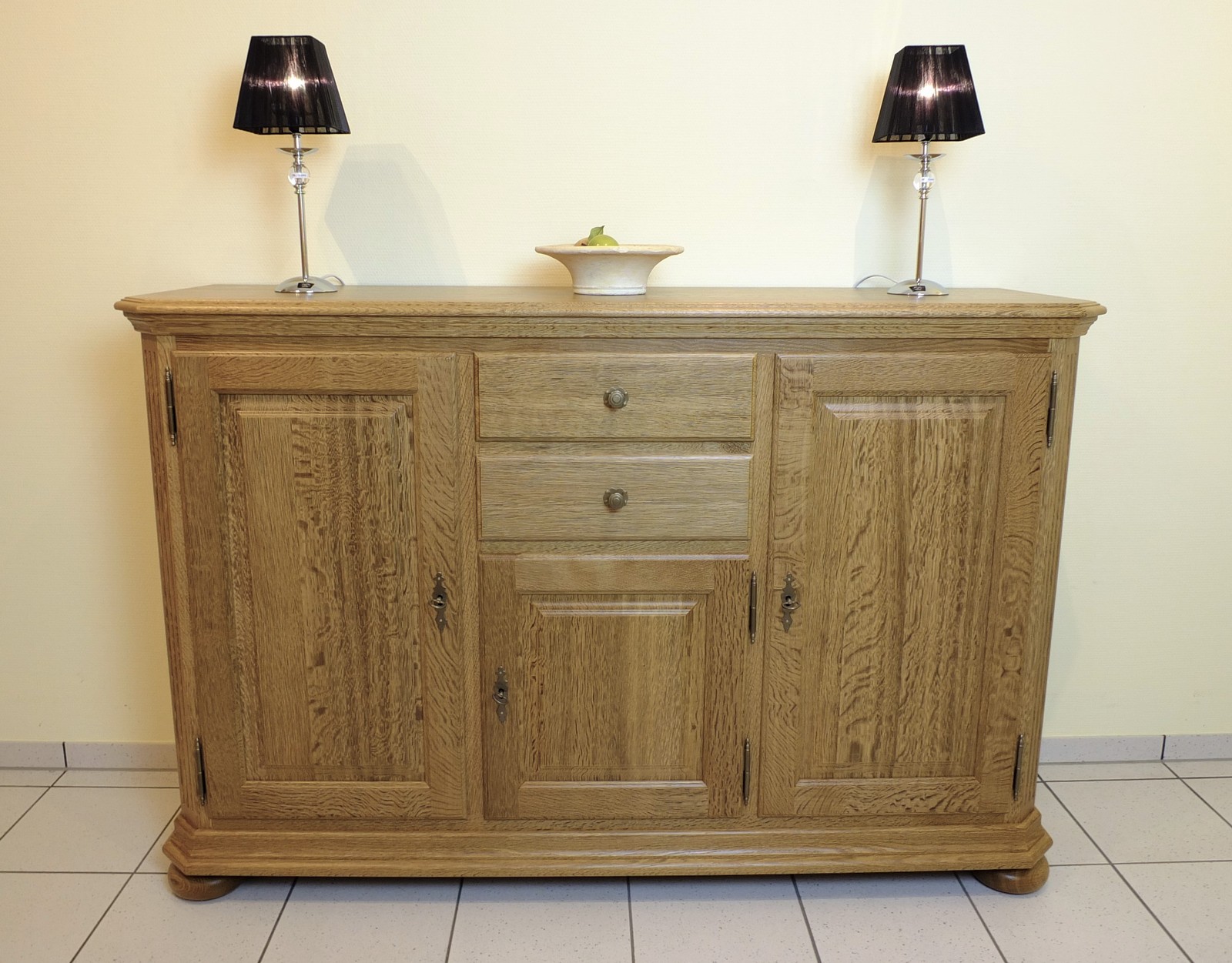 Legden Hochanrichte 3-türig / Sideboard / Kommode Breite 160 cm - Höhe 105 cm gelaugt rustikal, Eiche vollmassiv