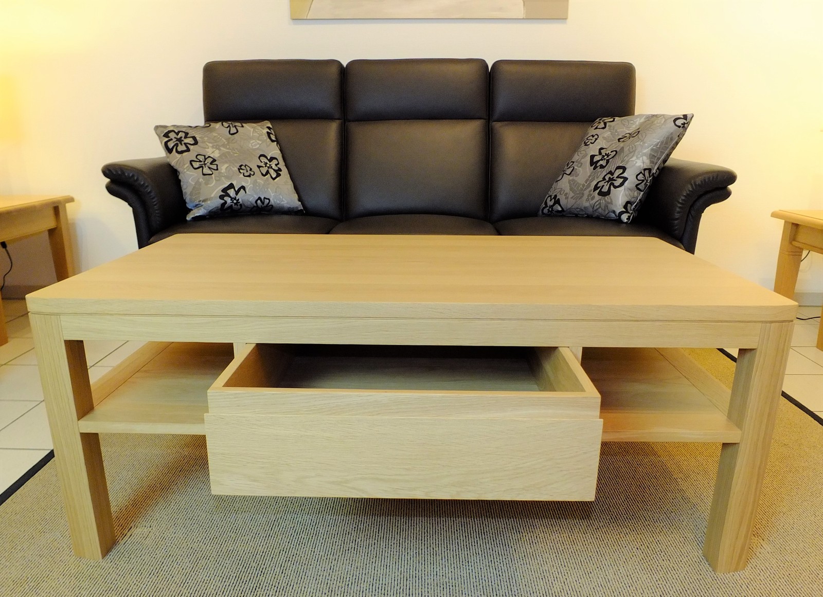 Couchtisch / Wohnzimmertisch / Sofatisch Modell Haltern 120 x 70 cm Höhe 48 cm, Mit Schublade und Ablageböden, der moderne Masstisch in Eiche vollmassiv (Kirschbaum und Buche sind auch möglich)