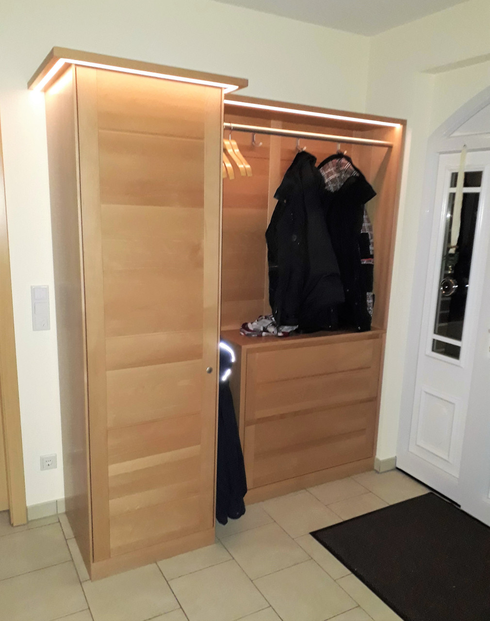 Maßgarderobe Moderna - Buche massiv mit geschlossenem Schrank, Schuhschrank, Innen-Spiegel und Garderobenpaneel - individuell planbar - auch in Eiche oder Kirschbaum möglich