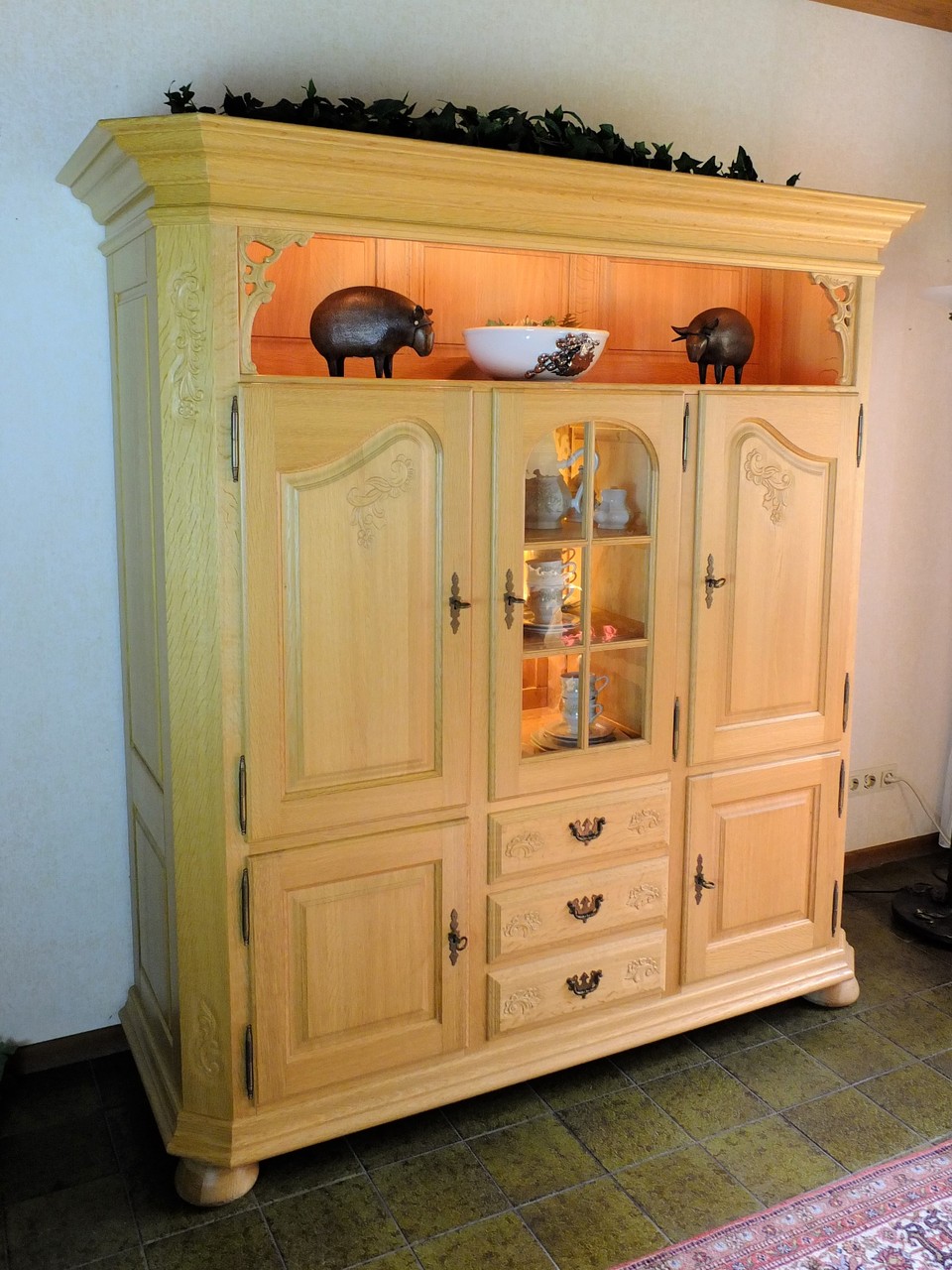 Münster Wohnschrank 3-türig - Stil Schrank mit Deko-Nische - Eiche massiv gelaugt - Breite 176 cm Höhe 183 cm Tiefe 63 cm