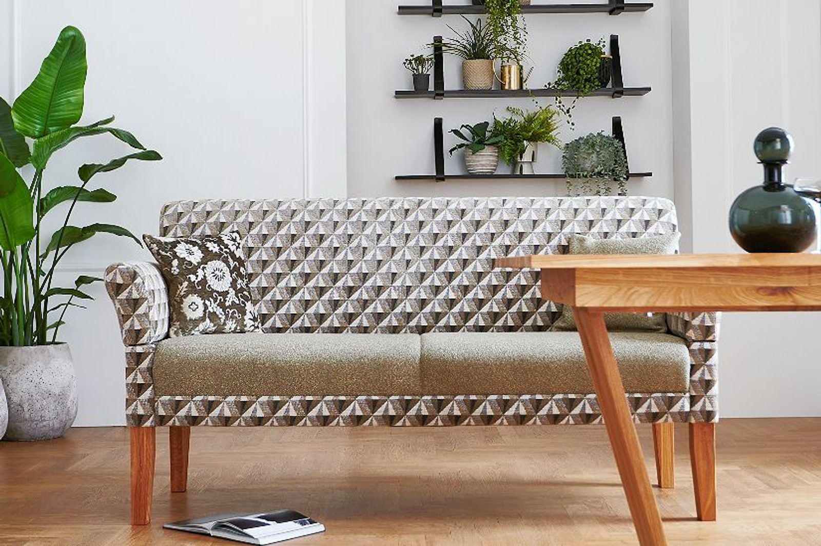 Tischsofa / Küchensofa / Bauernsofa WIEN - Füße in Eiche, Buche oder Kiefer massiv, modernes Dinner-Sofa - verschiedene Breiten lieferbar - auch als Ecke planbar - viele verschiedene Bezugsstoffe und auch Leder sind möglich
