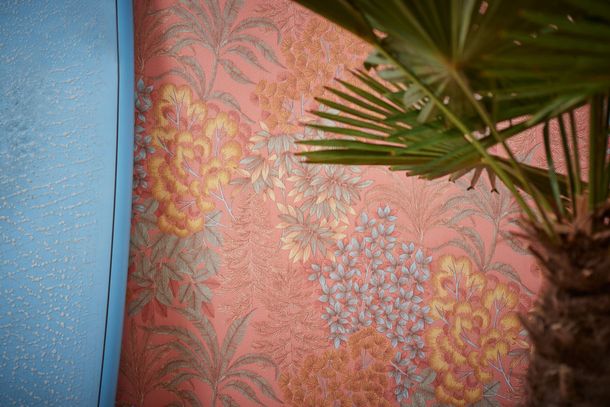 Non-woven wallpaper wild flowers pink copper 39128-4