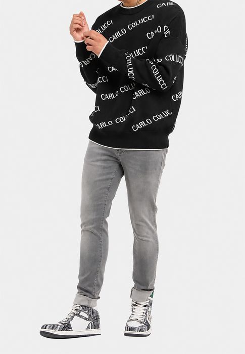 Carlo Colucci Strickpullover Allover Logomuster Rundhals Rippbündchen – Schwarz, Bild 3