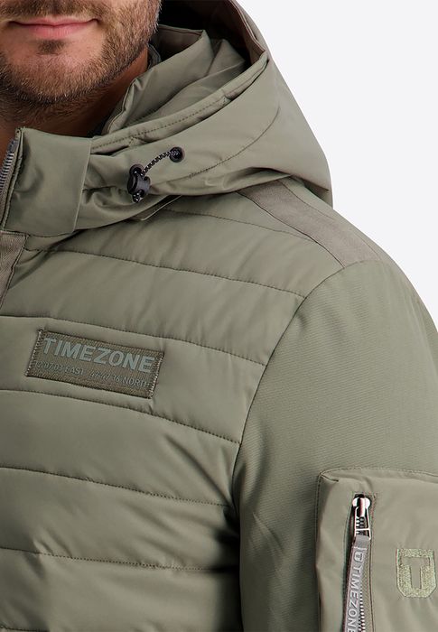 Timezone Timezone Winterjacke Steppoptik Kapuze Stehkragen Regular Fit – Olive, Bild 4