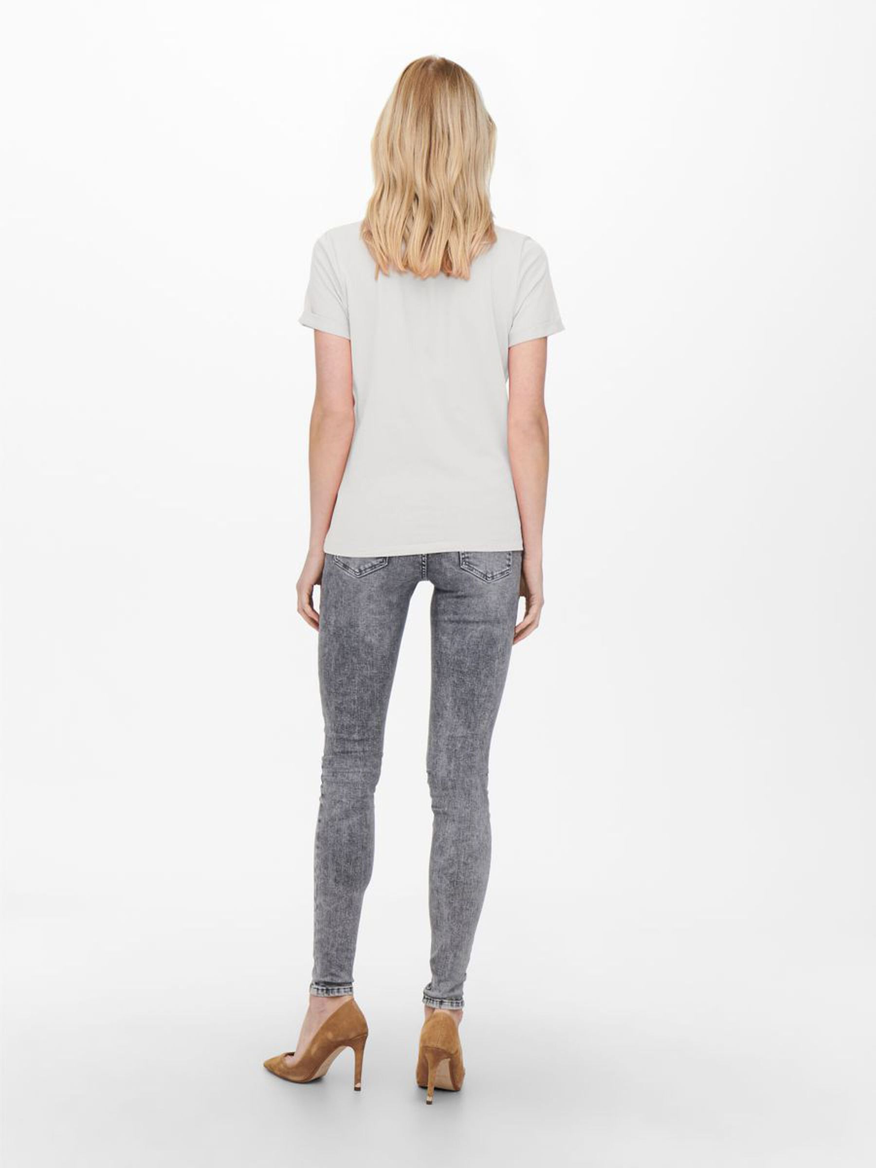 Einfarbiges T-Shirt mit Brand Herz Basic Kurzarm Rundhals Top ONLKITA Einfarbiges T-Shirt mit Brand Herz Basic Kurzarm Rundhals Top ONLKITA