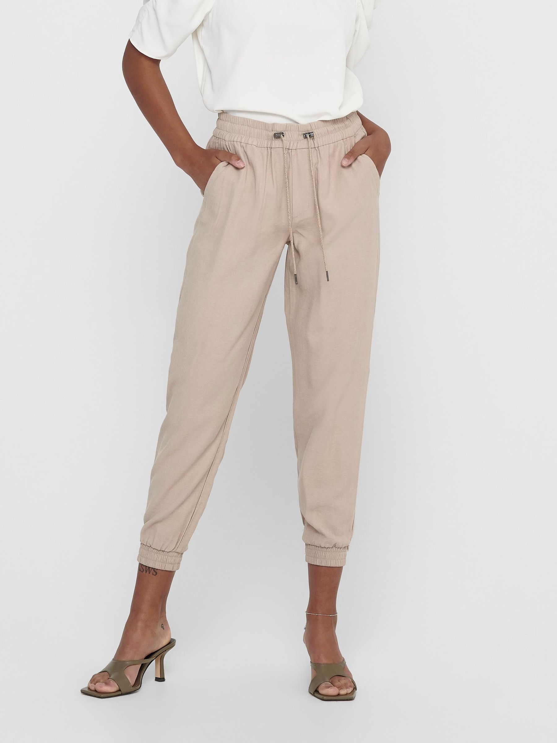 ONLY_SpringSummer2020_3381813_15203946_3.jpg Elegante Stoffhose Business Poptrash Paperback Pants Loose Fit ONLKELDA