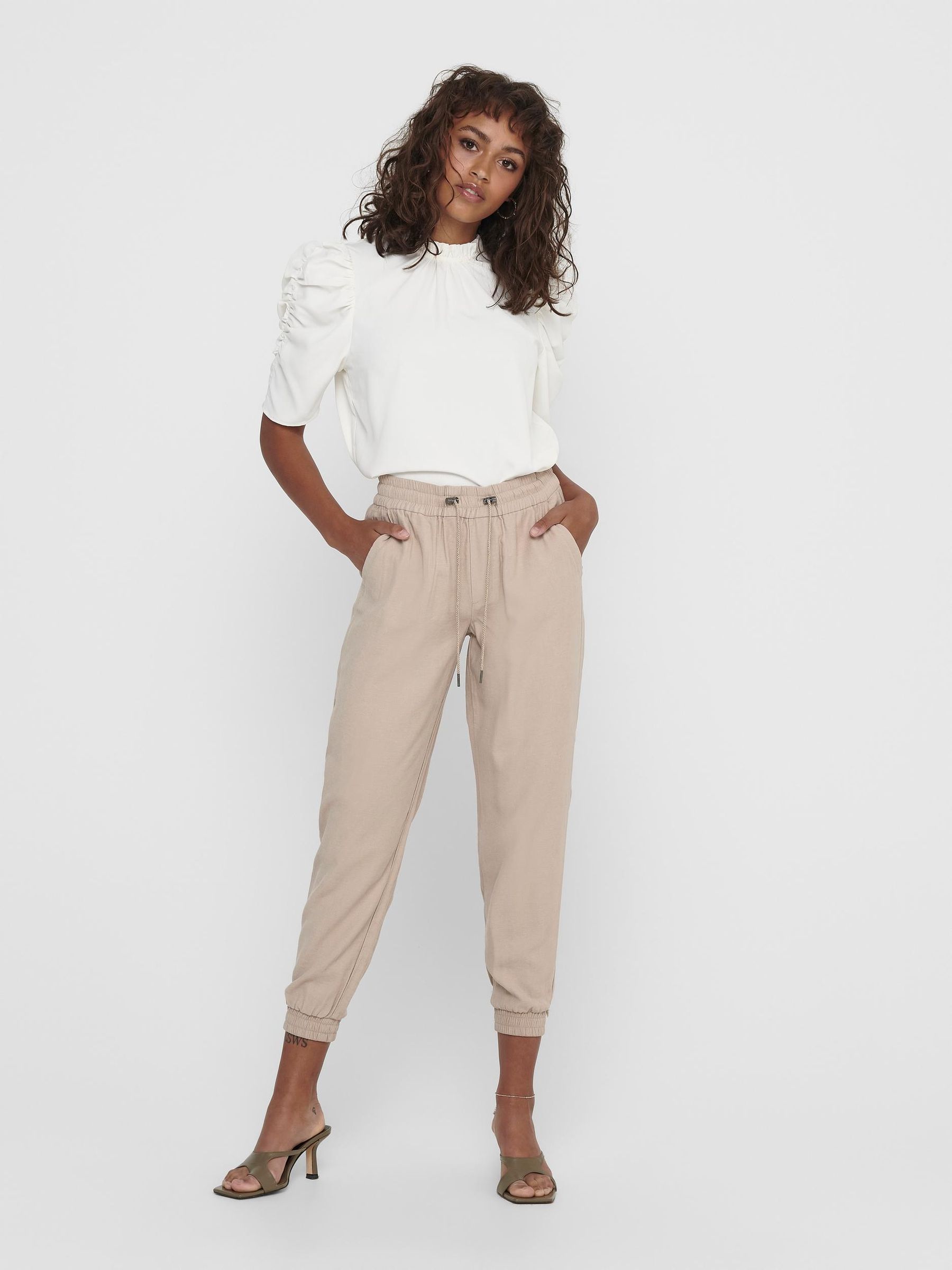 ONLY_SpringSummer2020_3381813_15203946_5.jpg Elegante Stoffhose Business Poptrash Paperback Pants Loose Fit ONLKELDA