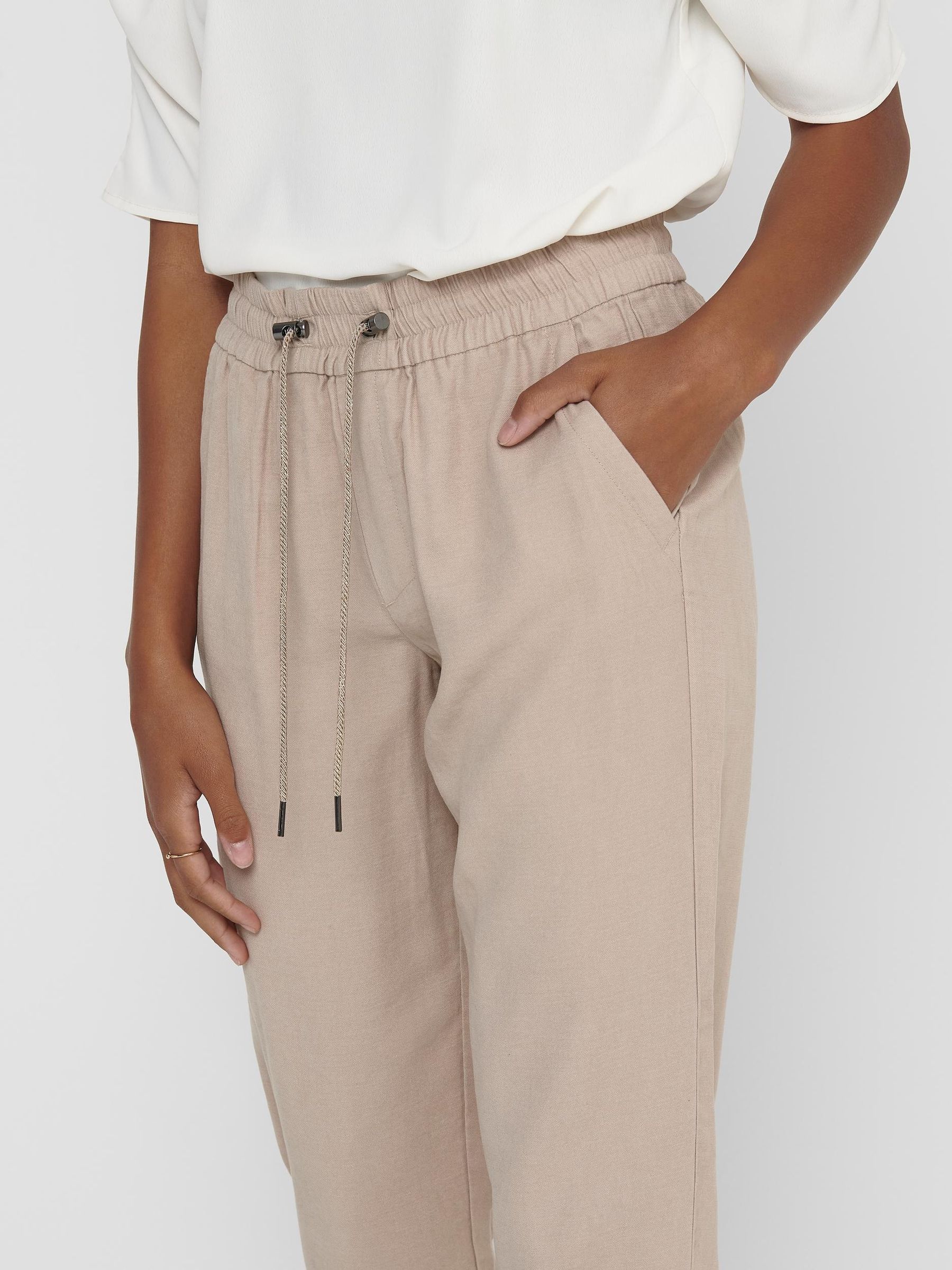 ONLY_SpringSummer2020_3381813_15203946_6.jpg Elegante Stoffhose Business Poptrash Paperback Pants Loose Fit ONLKELDA