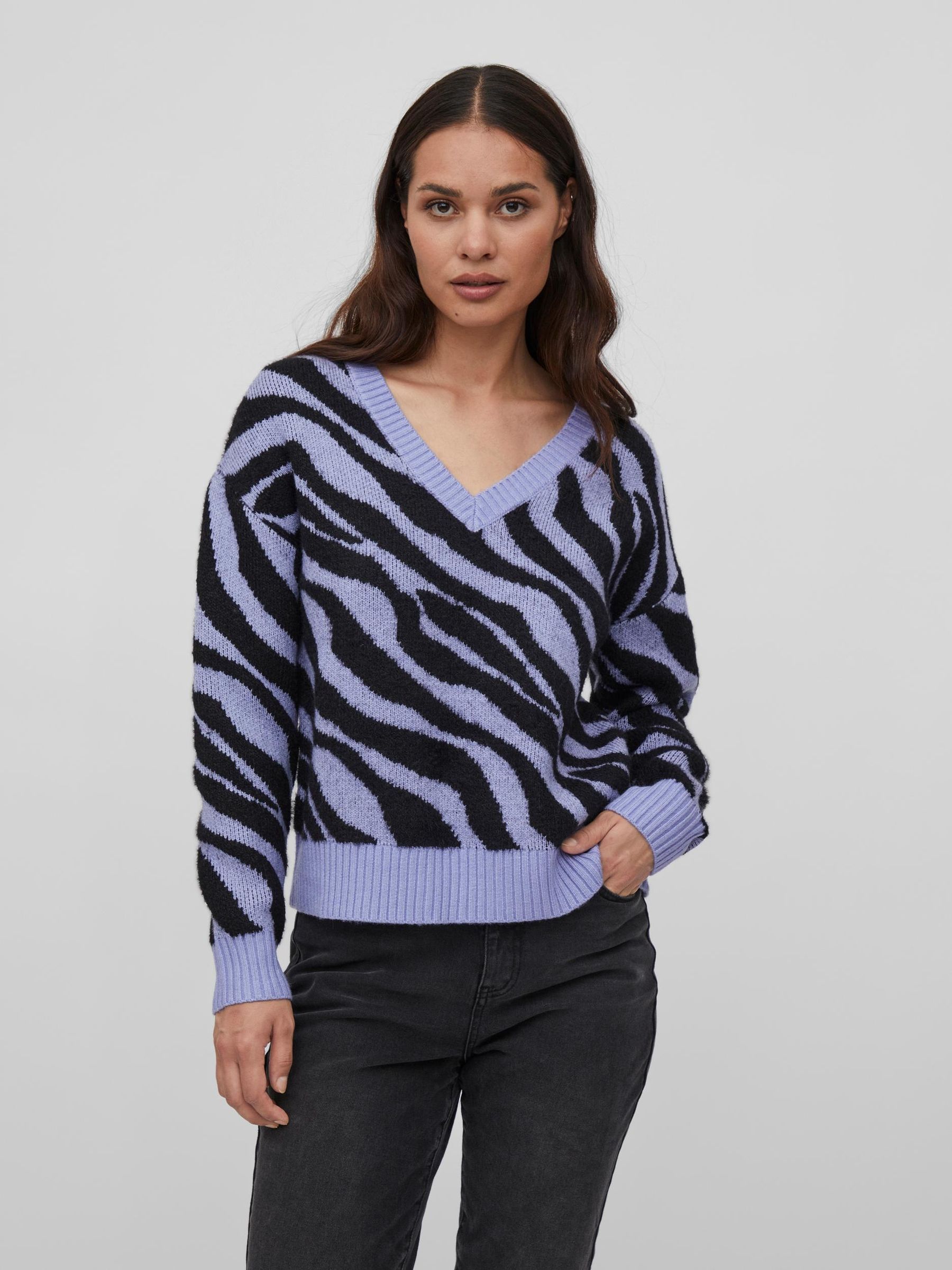 Vila VILA Kuscheliger Strickpullover Zebra Animal Muster V-Neck – Lila, Bild 2