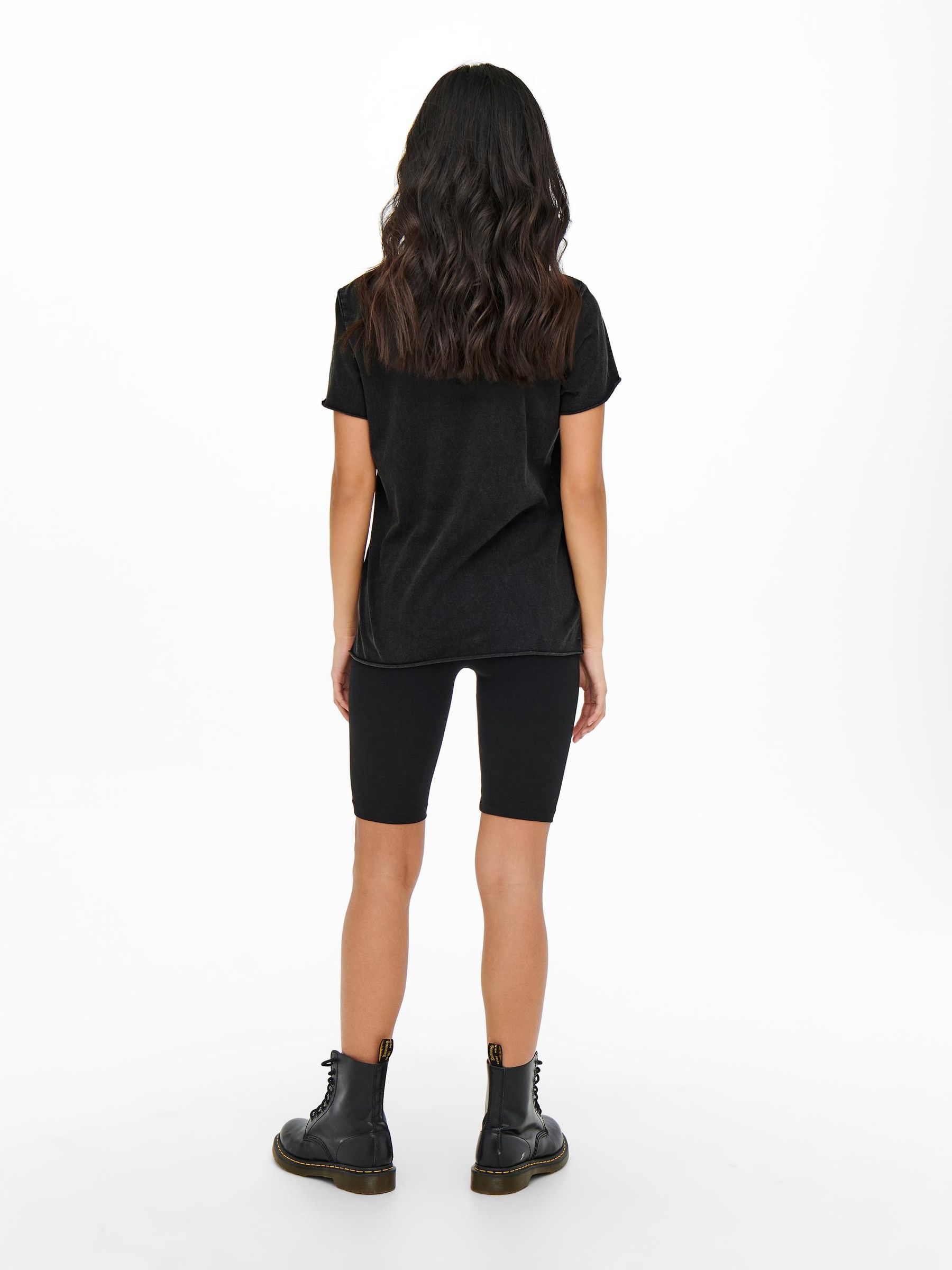 ONLY_AutumnWinter2020_3902614_15215721_4.jpg Bedrucktes T-Shirt Kurzarm Printed Rundhals Top mit Schrift ONLLUCY