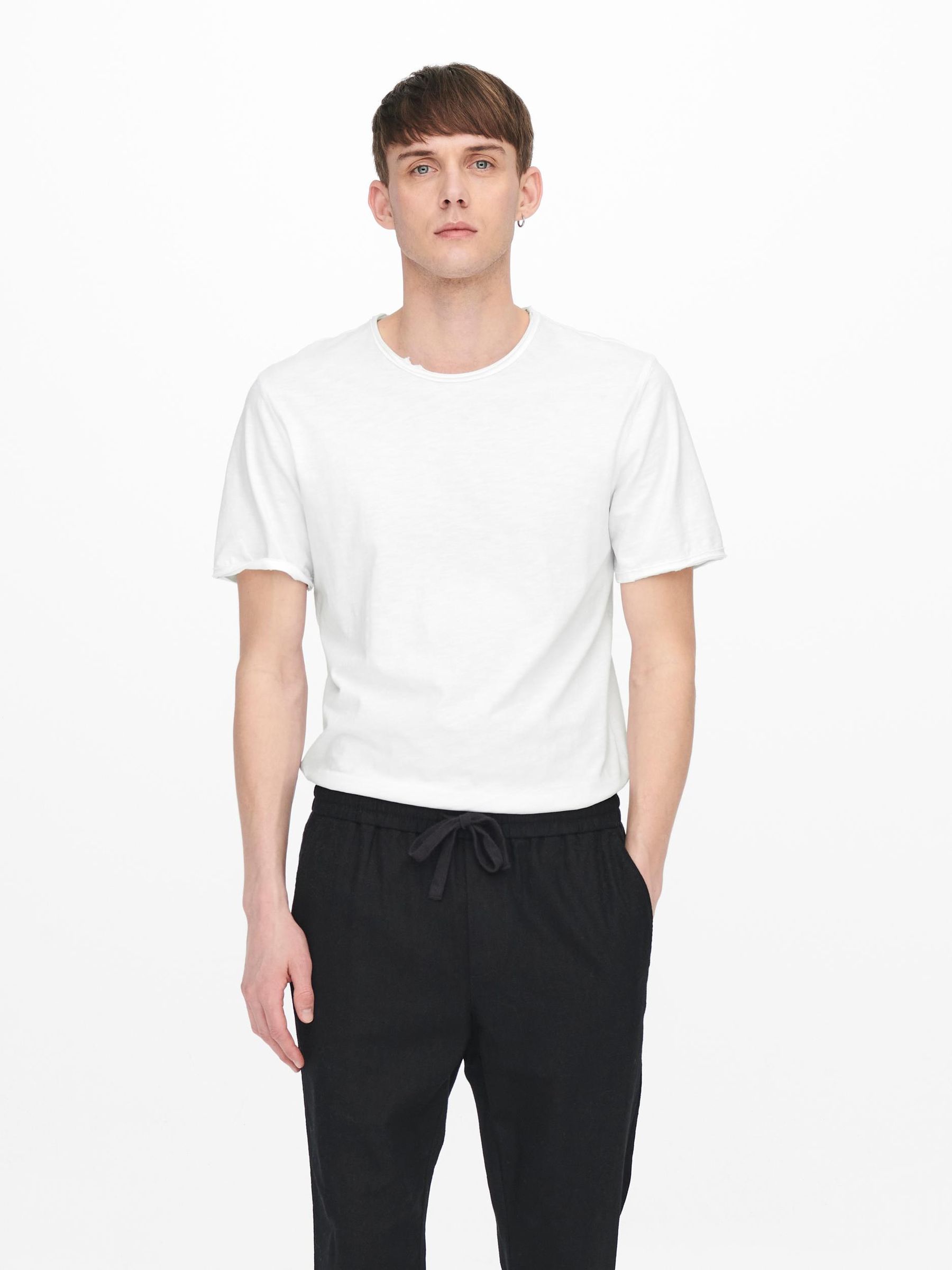 ONLY&SONS_Noos2023_3577876_22017822_3.jpg Rundhals T-Shirt Langes Kurzarm Shirt Basic aus Baumwolle ONSBENNE