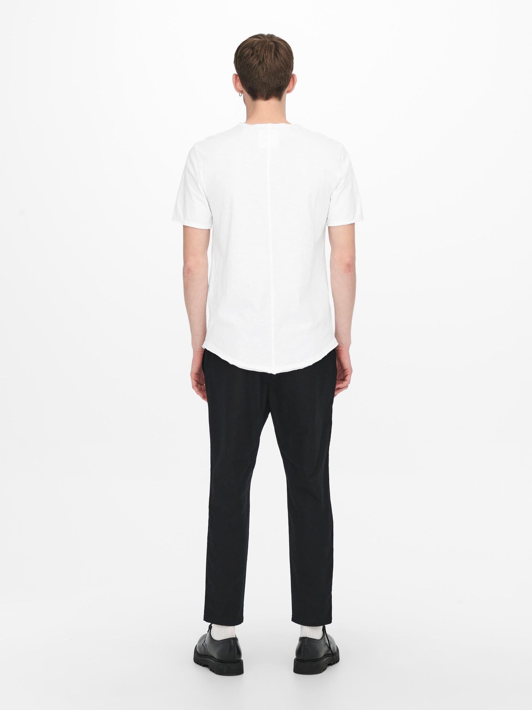 ONLY&SONS_Noos2023_3577876_22017822_4.jpg Rundhals T-Shirt Langes Kurzarm Shirt Basic aus Baumwolle ONSBENNE
