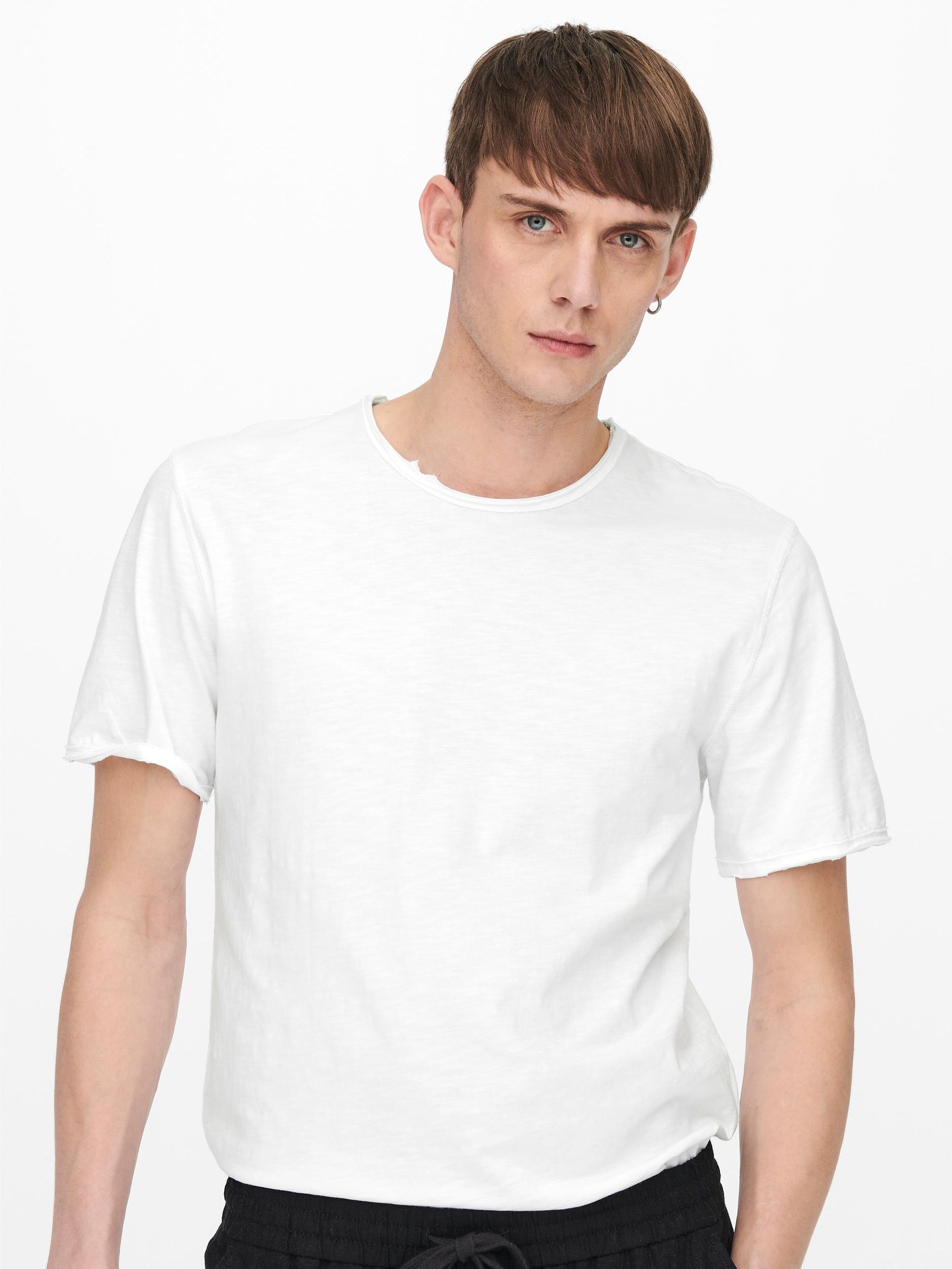 ONLY&SONS_Noos2023_3577876_22017822_6.jpg Rundhals T-Shirt Langes Kurzarm Shirt Basic aus Baumwolle ONSBENNE