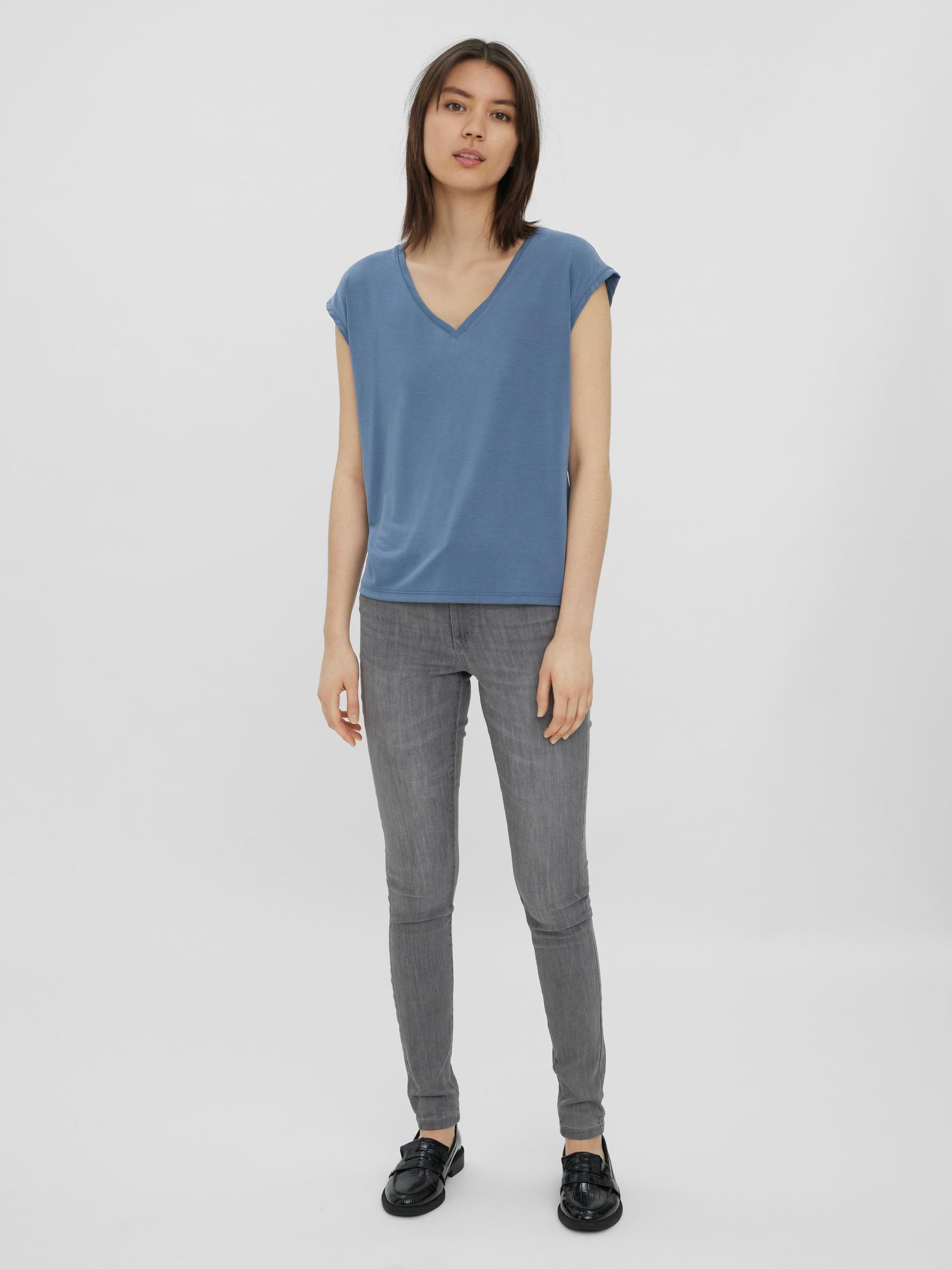 VERO-MODA_Noos2023_3879929_10247666_4.jpg Basic Stretch T-Shirt V-Neck VMFILLI