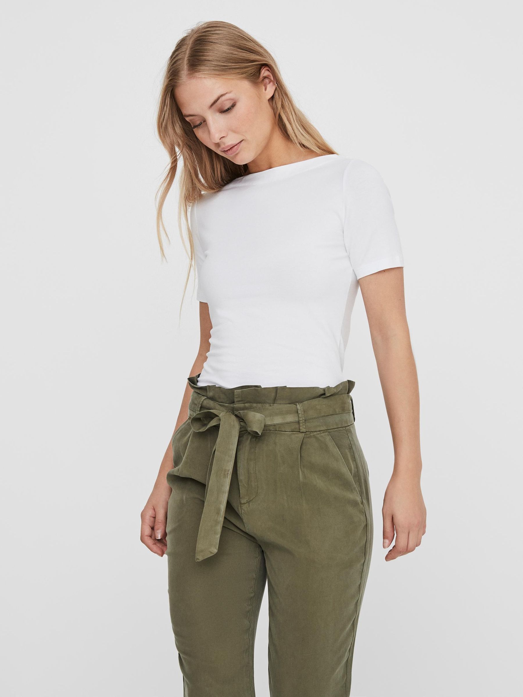 VERO-MODA_Noos2023_3383044_10231753_2.jpg Basic Stretch T-Shirt mit U-Boot-Ausschnitt VMPANDA
