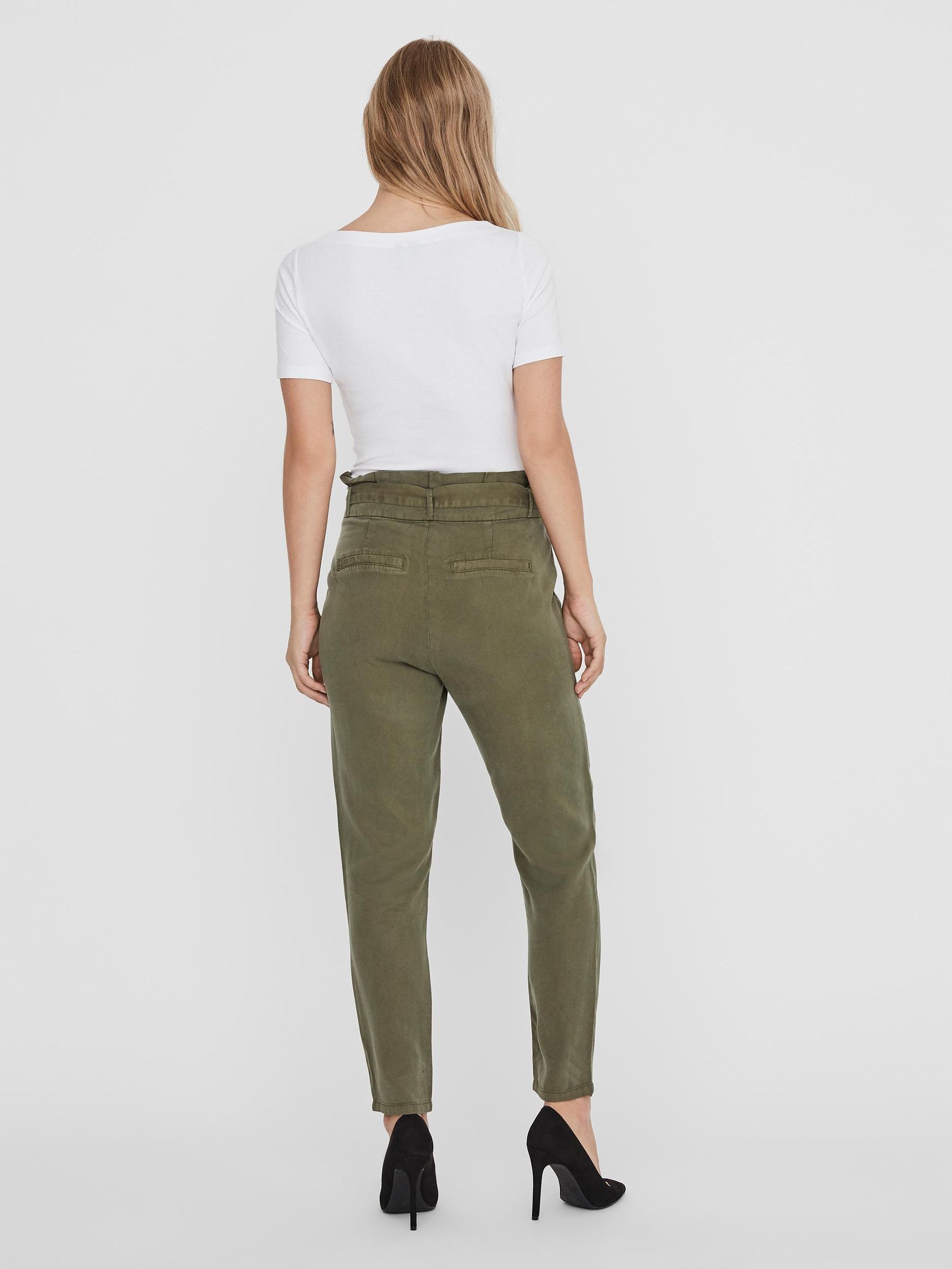 VERO-MODA_Noos2023_3383044_10231753_3.jpg Basic Stretch T-Shirt mit U-Boot-Ausschnitt VMPANDA