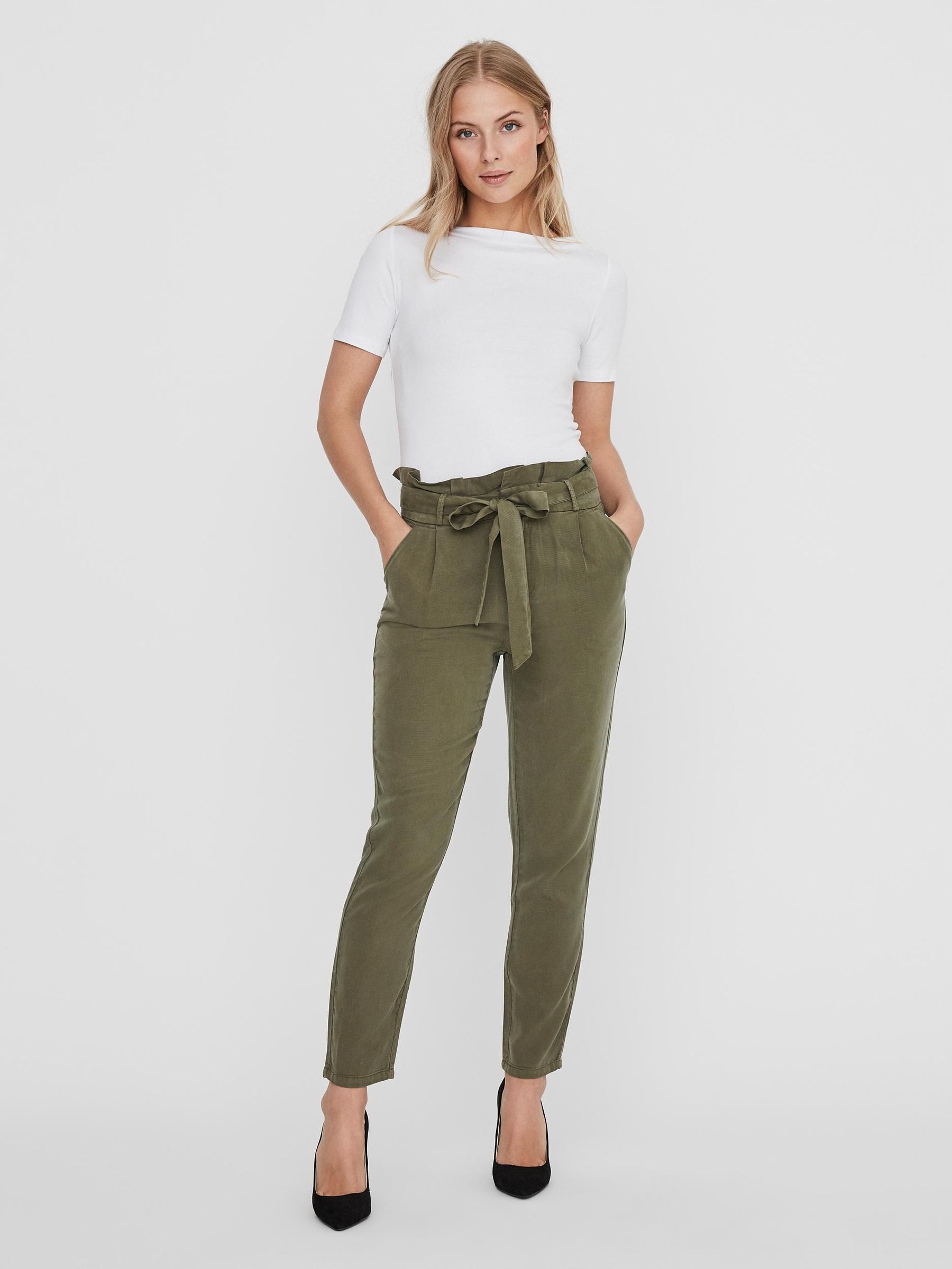 VERO-MODA_Noos2023_3383044_10231753_4.jpg Basic Stretch T-Shirt mit U-Boot-Ausschnitt VMPANDA