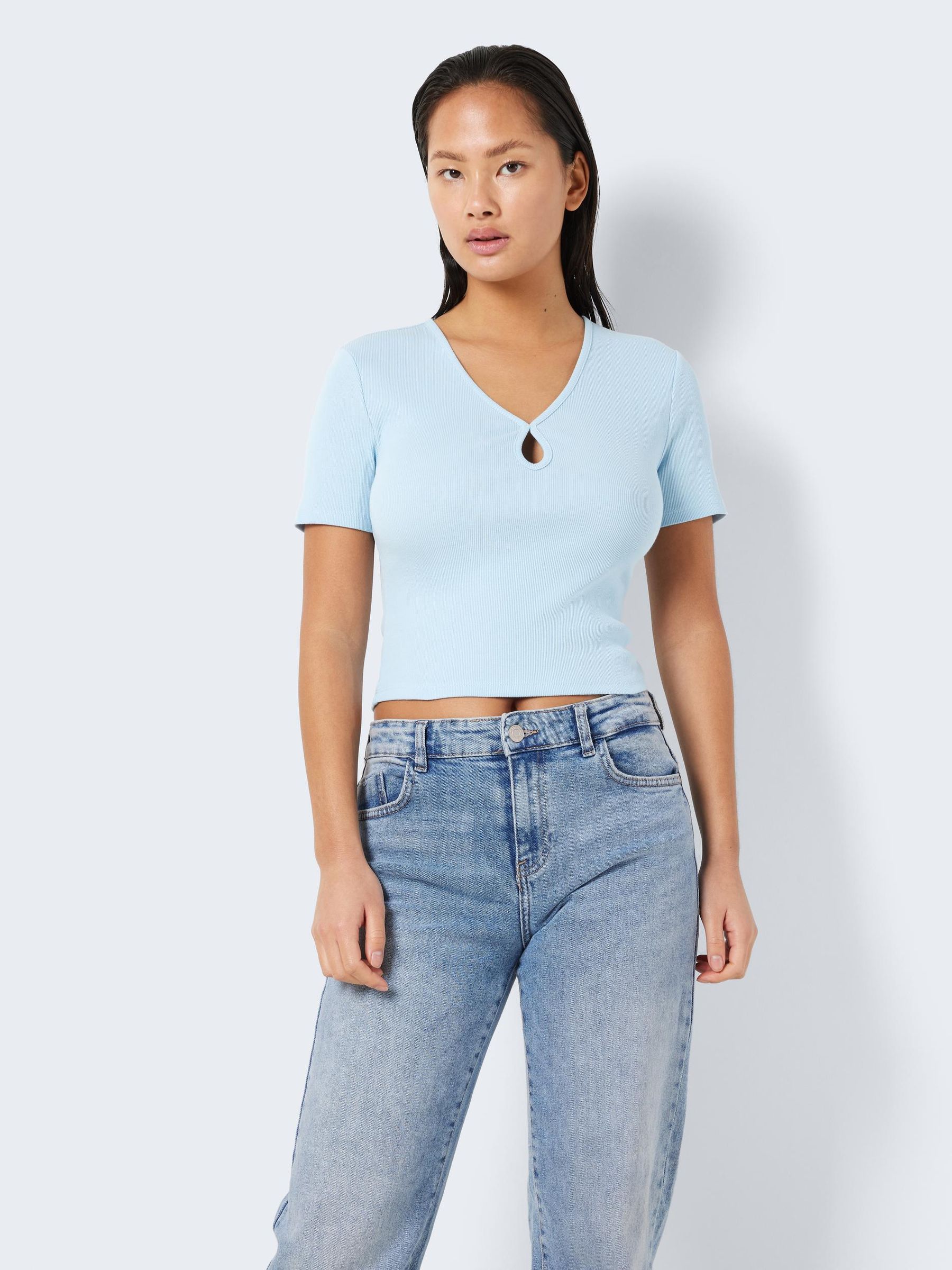 NOISY-MAY_SpringSummer2023_4129006_27024165_3.jpg Cut-Out Oberteil NMMAYA