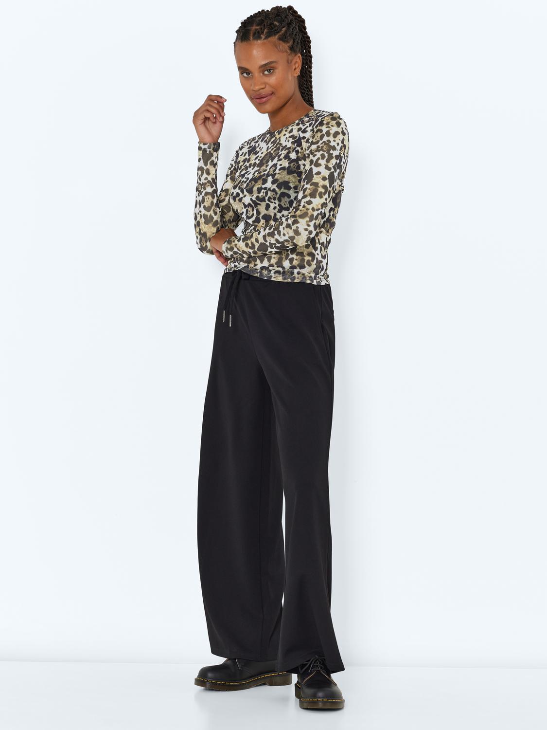 NOISY-MAY_NOOS2024_4067990_27023338_3.jpg Mesh Langarm Shirt NMJUDITH