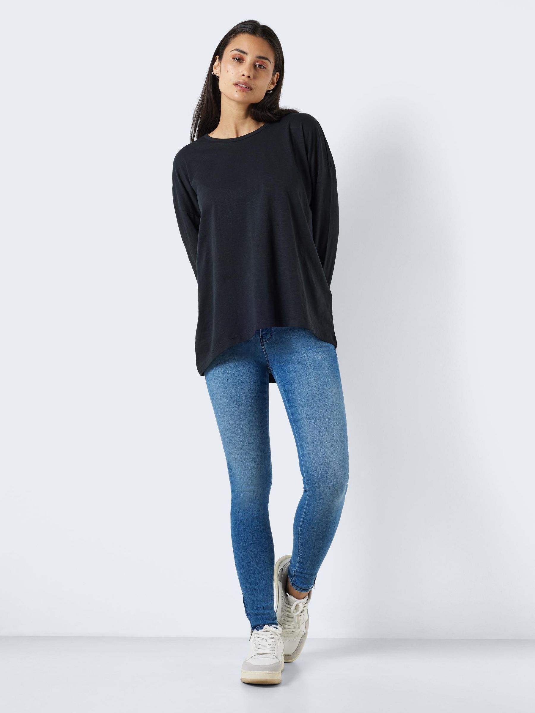 NOISY-MAY_All-year_4274050_27026082_4.jpg Langarm Basic Shirt NMMATHILDE