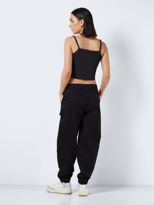 Noisy May NOISY MAY Einfarbiges Crop Top mit Spaghettiträgern NMTERESA – Schwarz, Bild 4