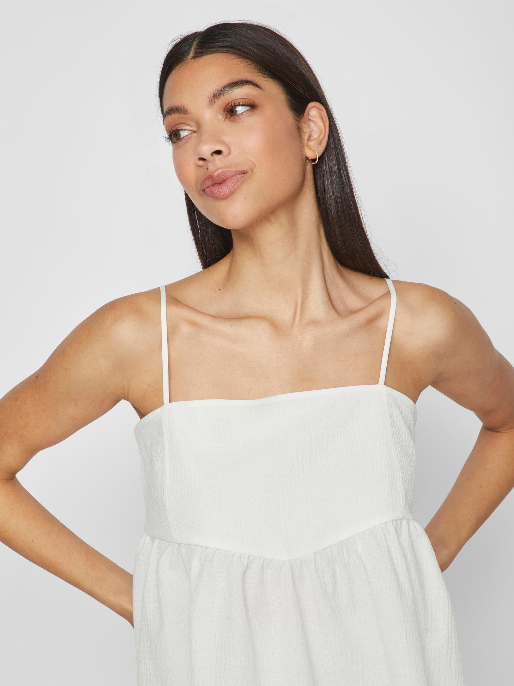 VILA_SpringSummer2023_4361254_14091704_5.jpg Babydoll Trägertop mit Strukturgewebe VIKADIA