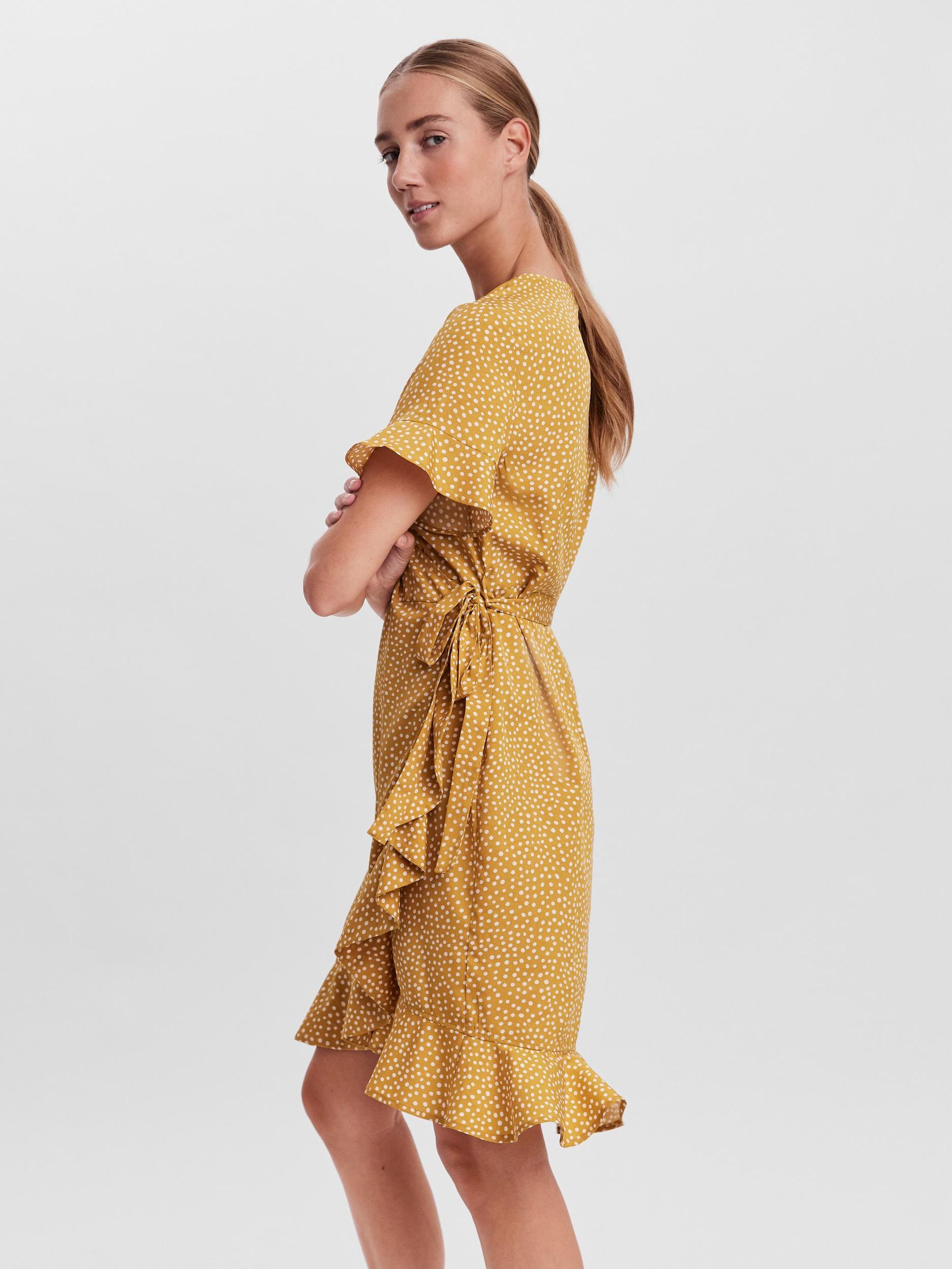 VERO-MODA_SpringSummer2022_3859045_10252951_2.jpg Kurzes Wickelkleid VMFILLI