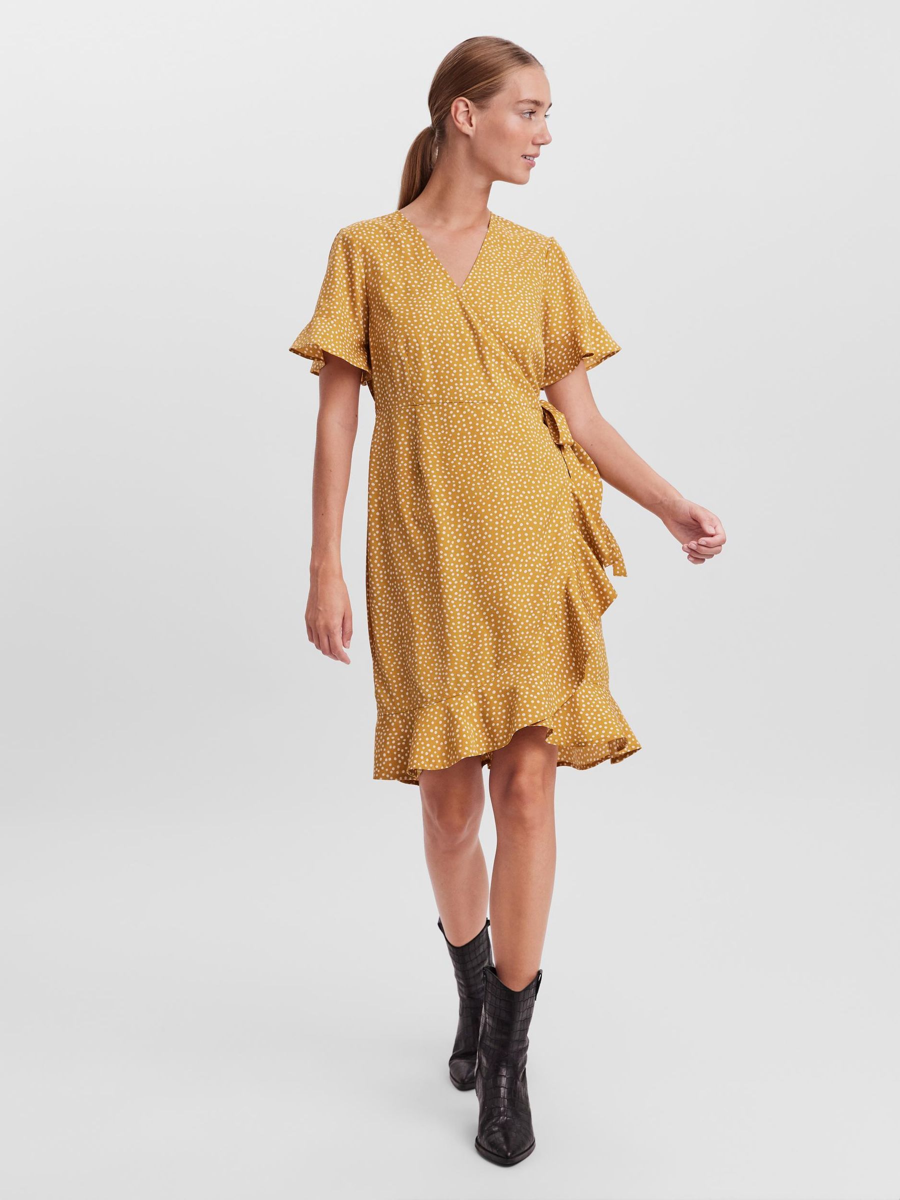 VERO-MODA_SpringSummer2022_3859045_10252951_4.jpg Kurzes Wickelkleid VMFILLI