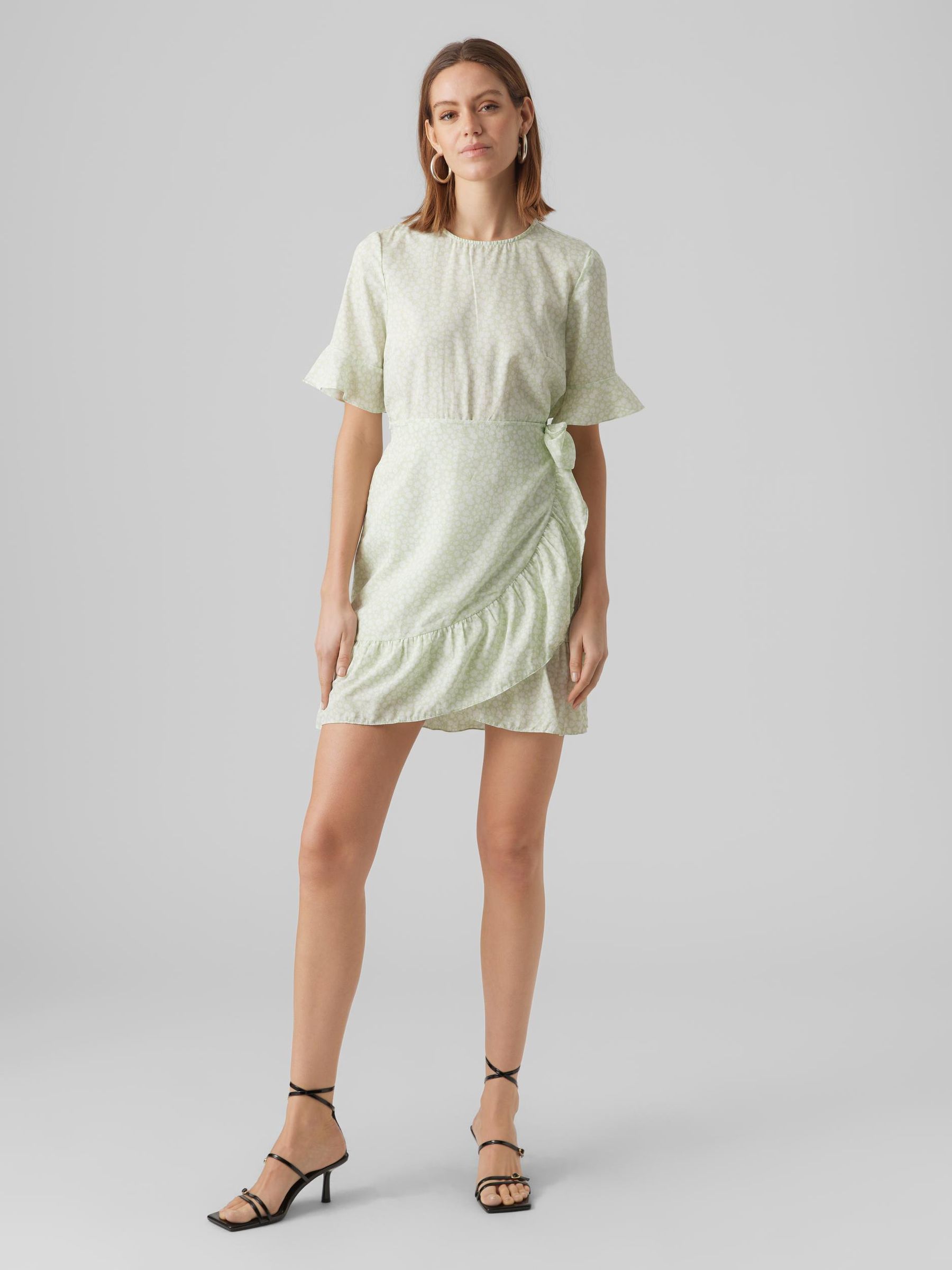VERO-MODA_SpringSummer2022_3936561_10266073_2.jpg Mini Blumen Kleid VMHENNA
