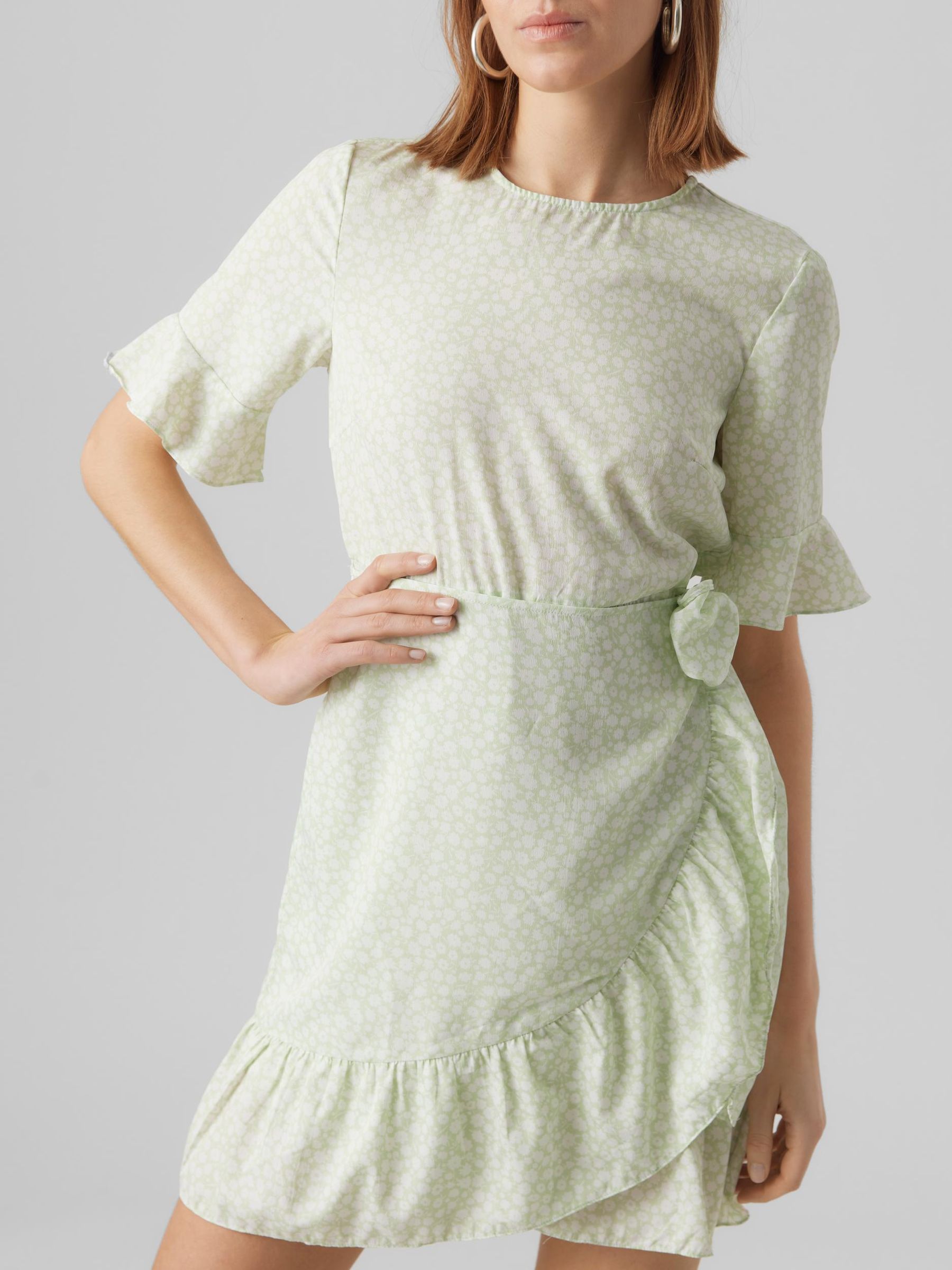 VERO-MODA_SpringSummer2022_3936561_10266073_4.jpg Mini Blumen Kleid VMHENNA