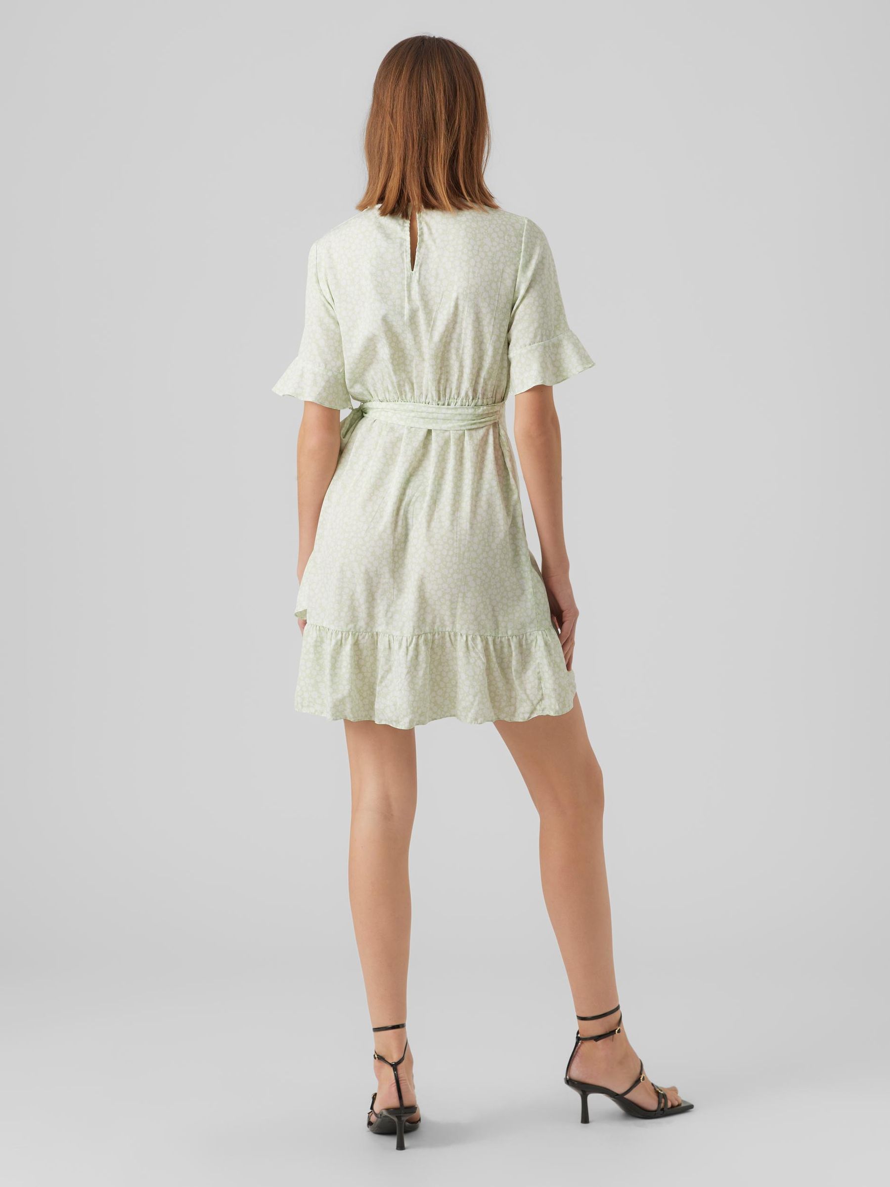 VERO-MODA_SpringSummer2022_3936561_10266073_5.jpg Mini Blumen Kleid VMHENNA