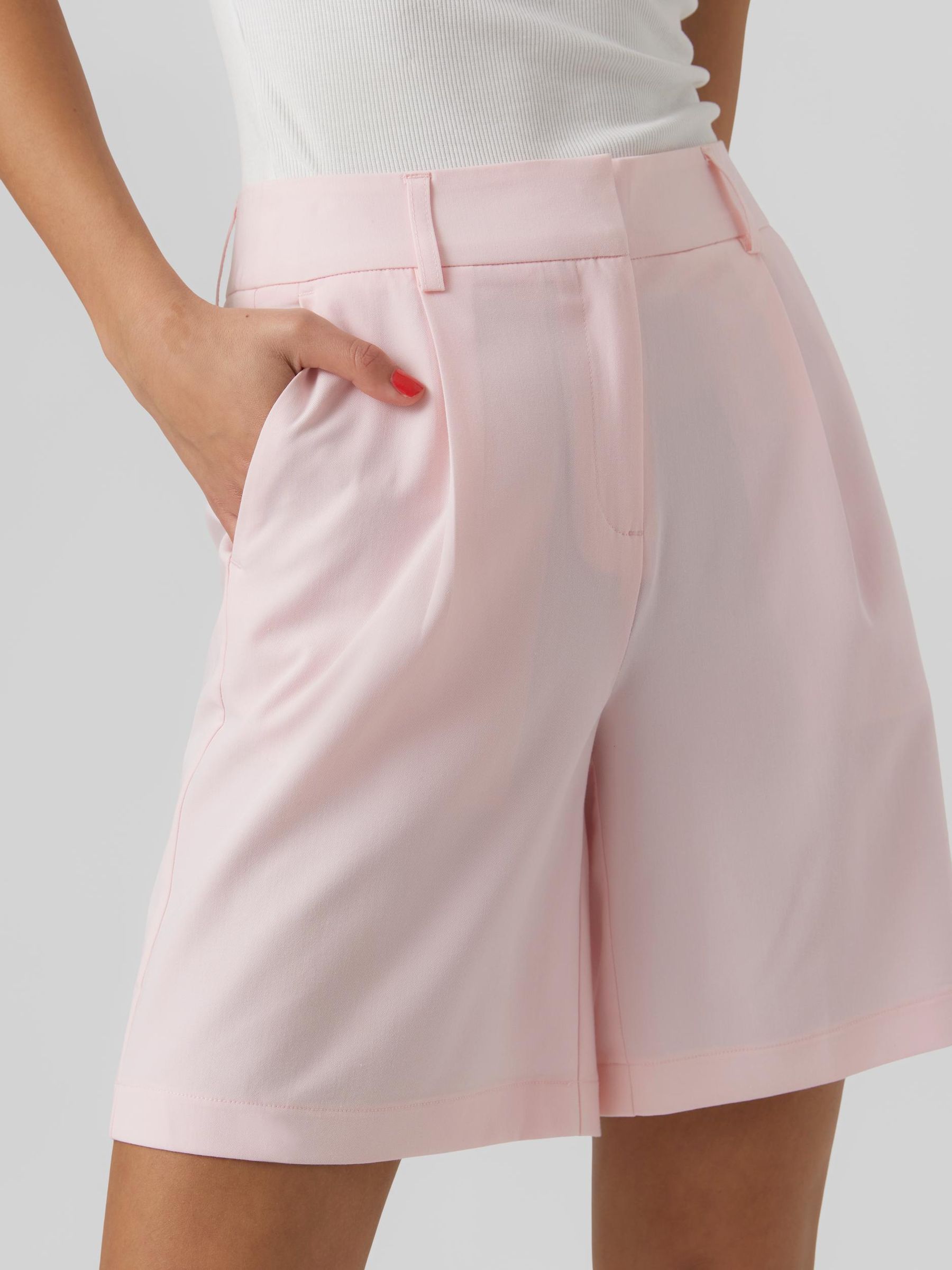 VERO-MODA_Noos2023_4188580_10259210_5.jpg Anzugs Shorts Stoffhose VMZELDA
