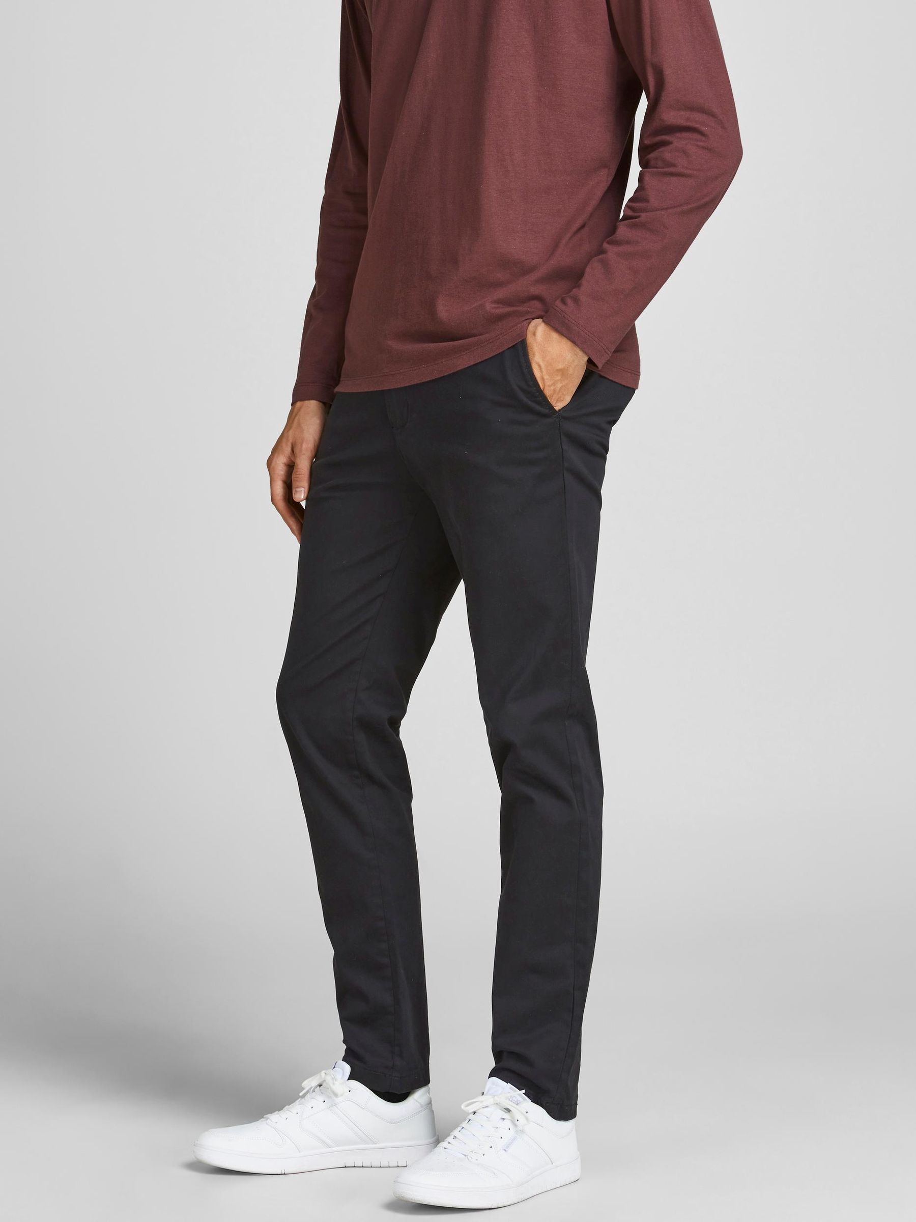 Jack & Jones JACK & JONES Slim Fit Chinohose JPSTMARCO JJBOWIE – Schwarz, Bild 2