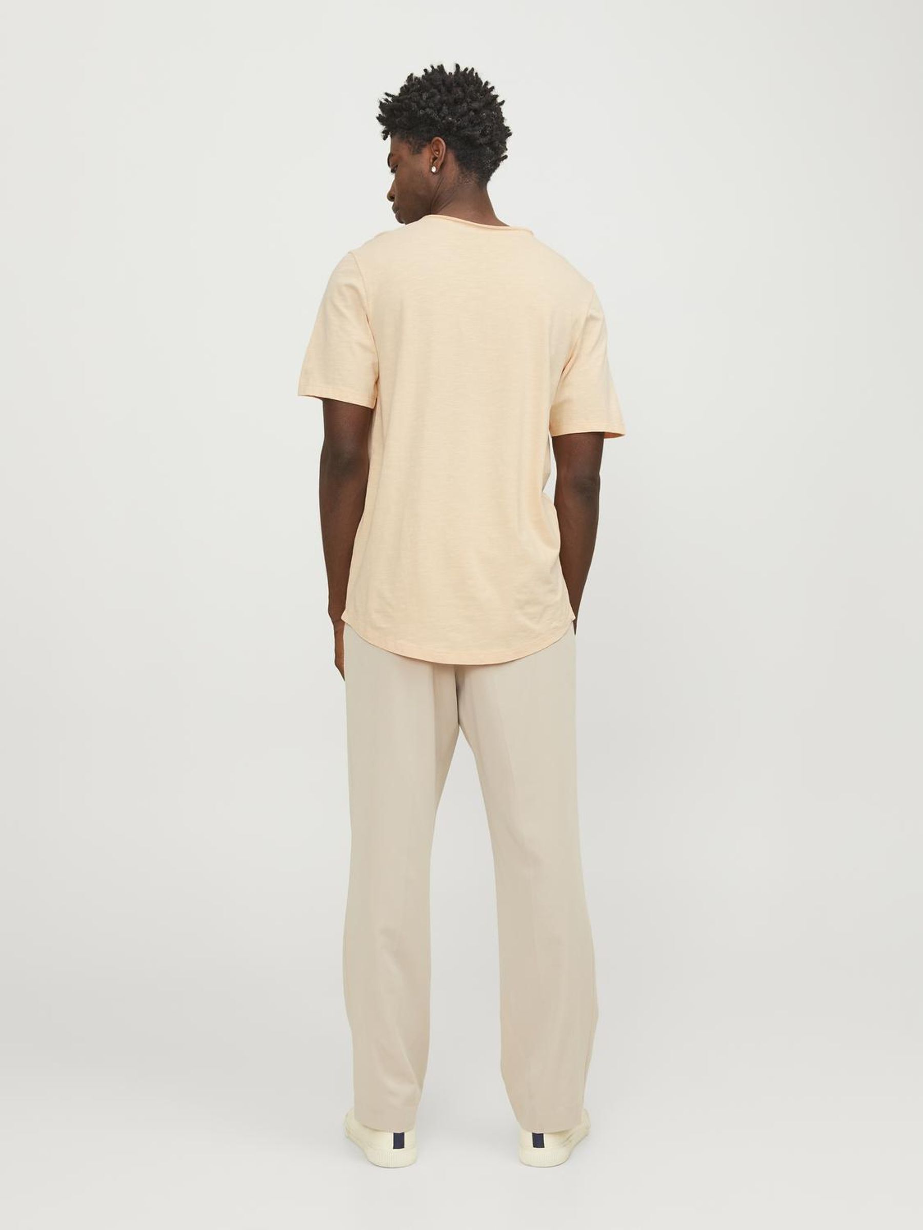 JACK&JONES_NOOS2021_apricot-ice_12182498_3.jpg Basic T-Shirt JJEBASHER