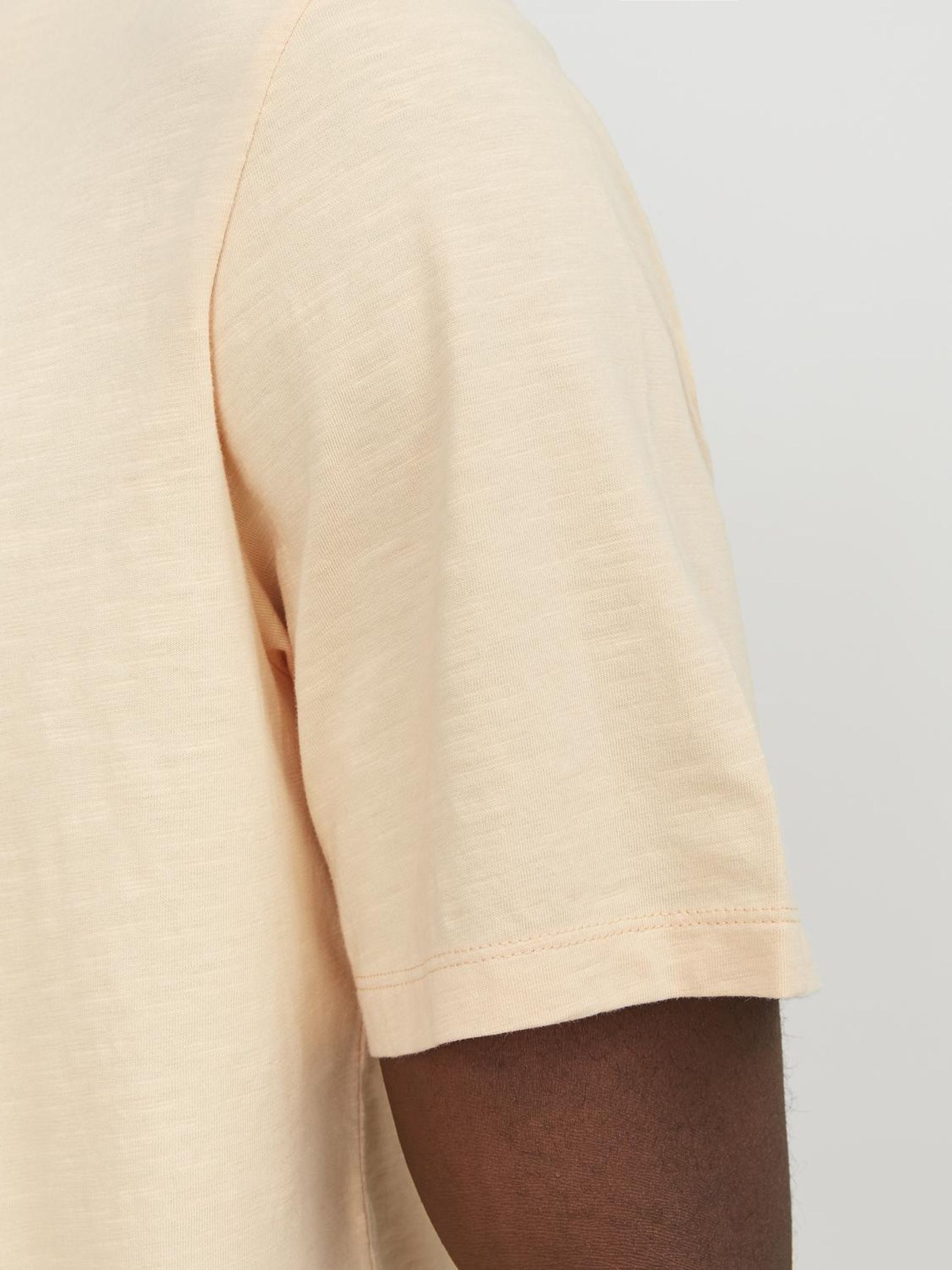 JACK&JONES_NOOS2021_apricot-ice_12182498_6.jpg Basic T-Shirt JJEBASHER