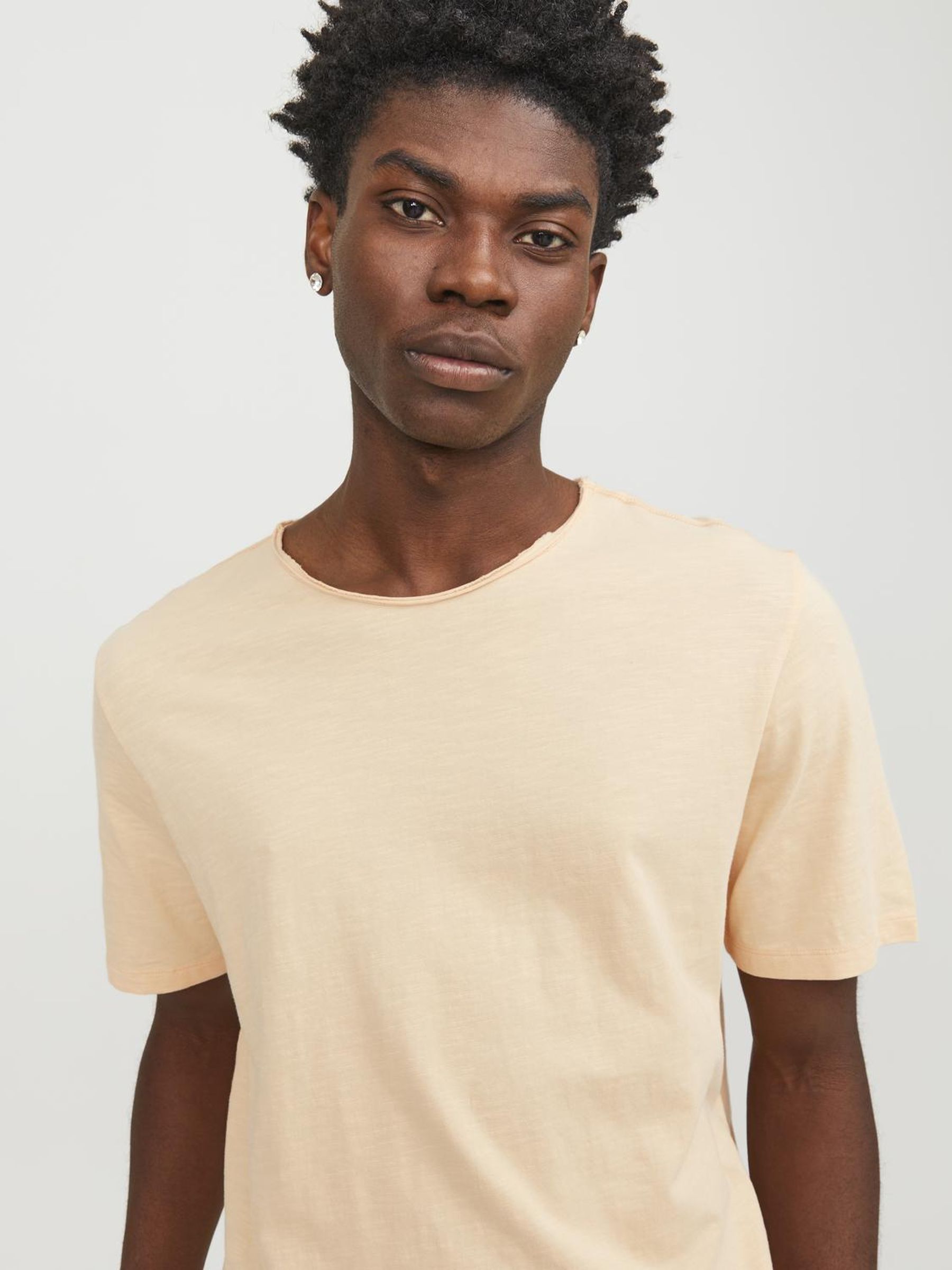 JACK&JONES_NOOS2021_apricot-ice_12182498_7.jpg Basic T-Shirt JJEBASHER